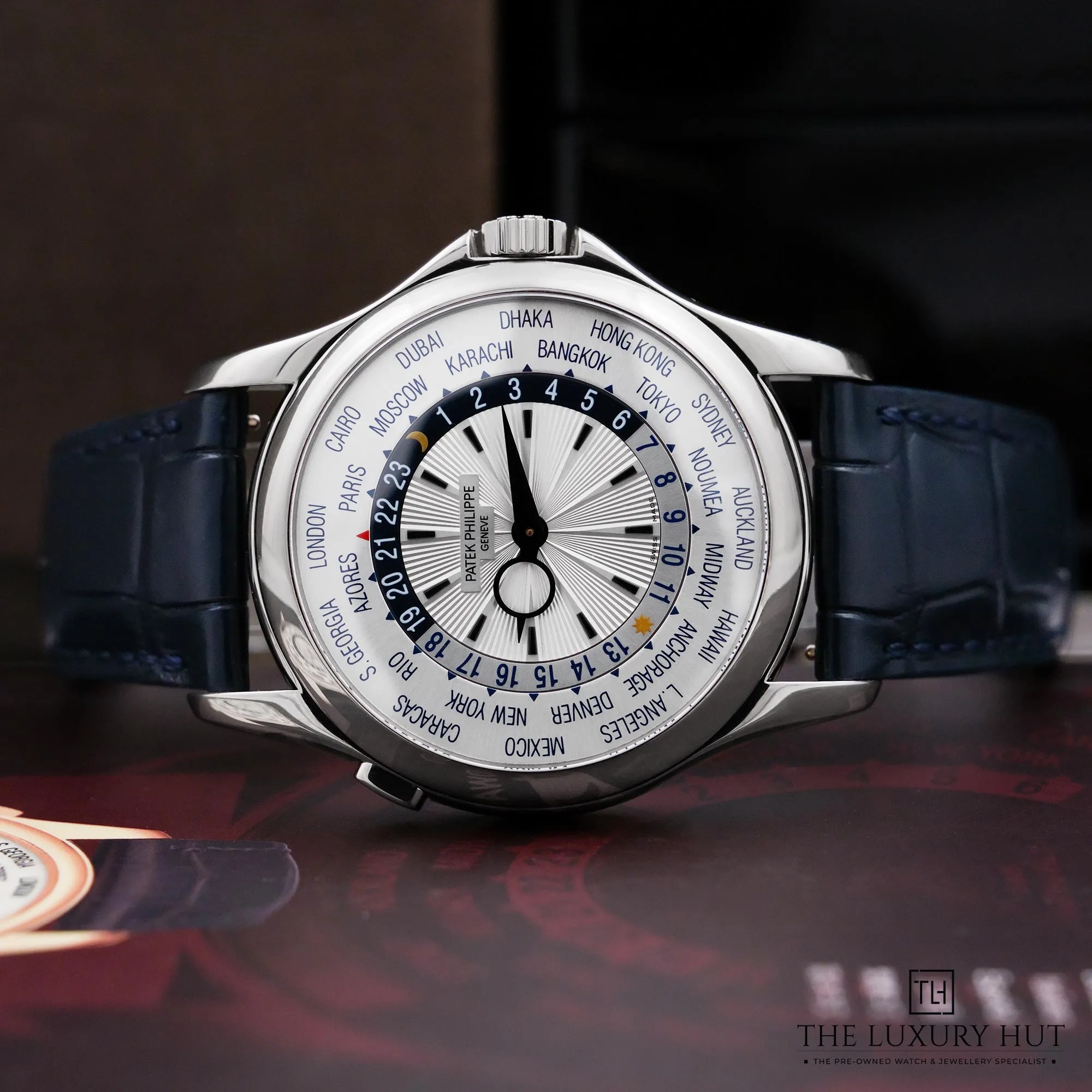 2026/06/f5c2876a-4ecd-40a5-b8ad-de790a952994Patek_Philippe_Complications_World_Time_Gold_New_52849-cc.jpg.webp