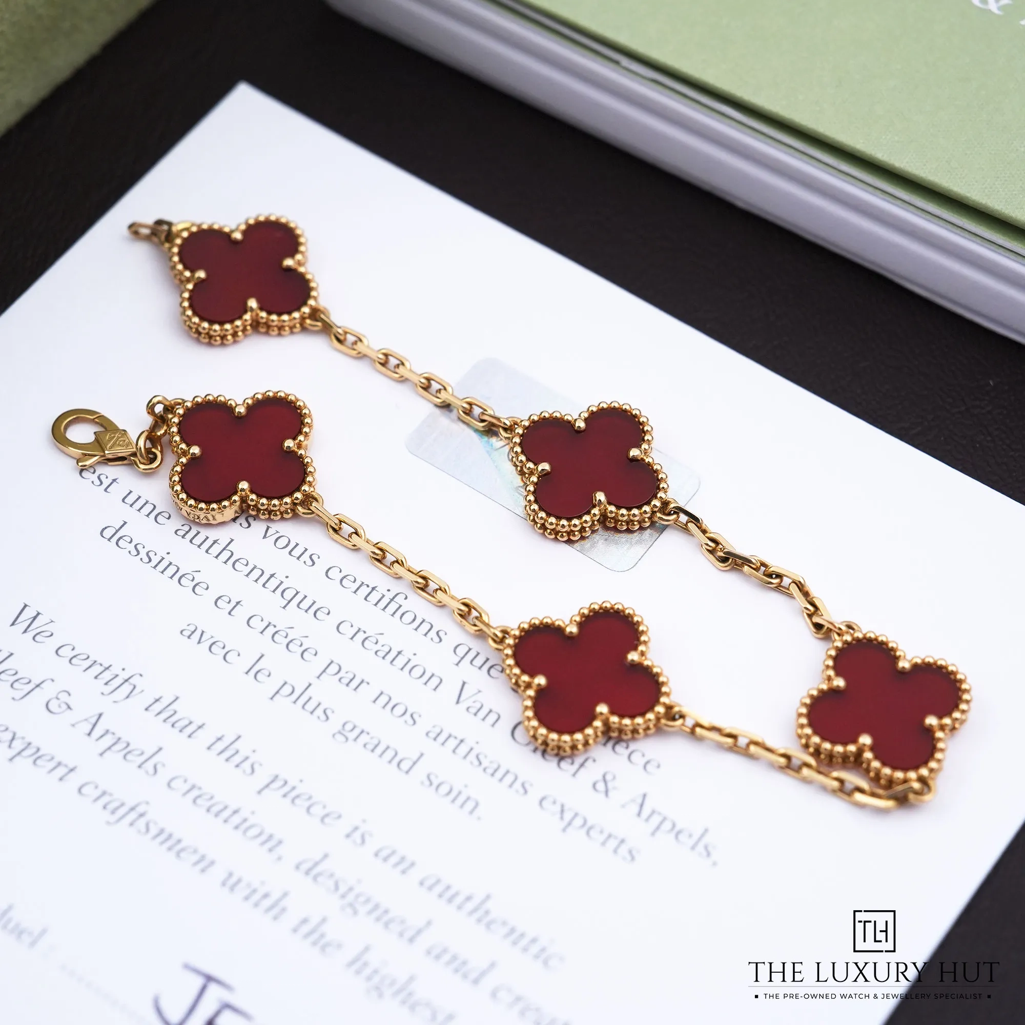 2026/07/0f4cf8bd-fd73-4681-98c9-3e1133b9d342Van_Cleef_Arpels_Yellow_Gold_Carnelian_Motifs_Bracelet_LB976-cc.jpg.webp