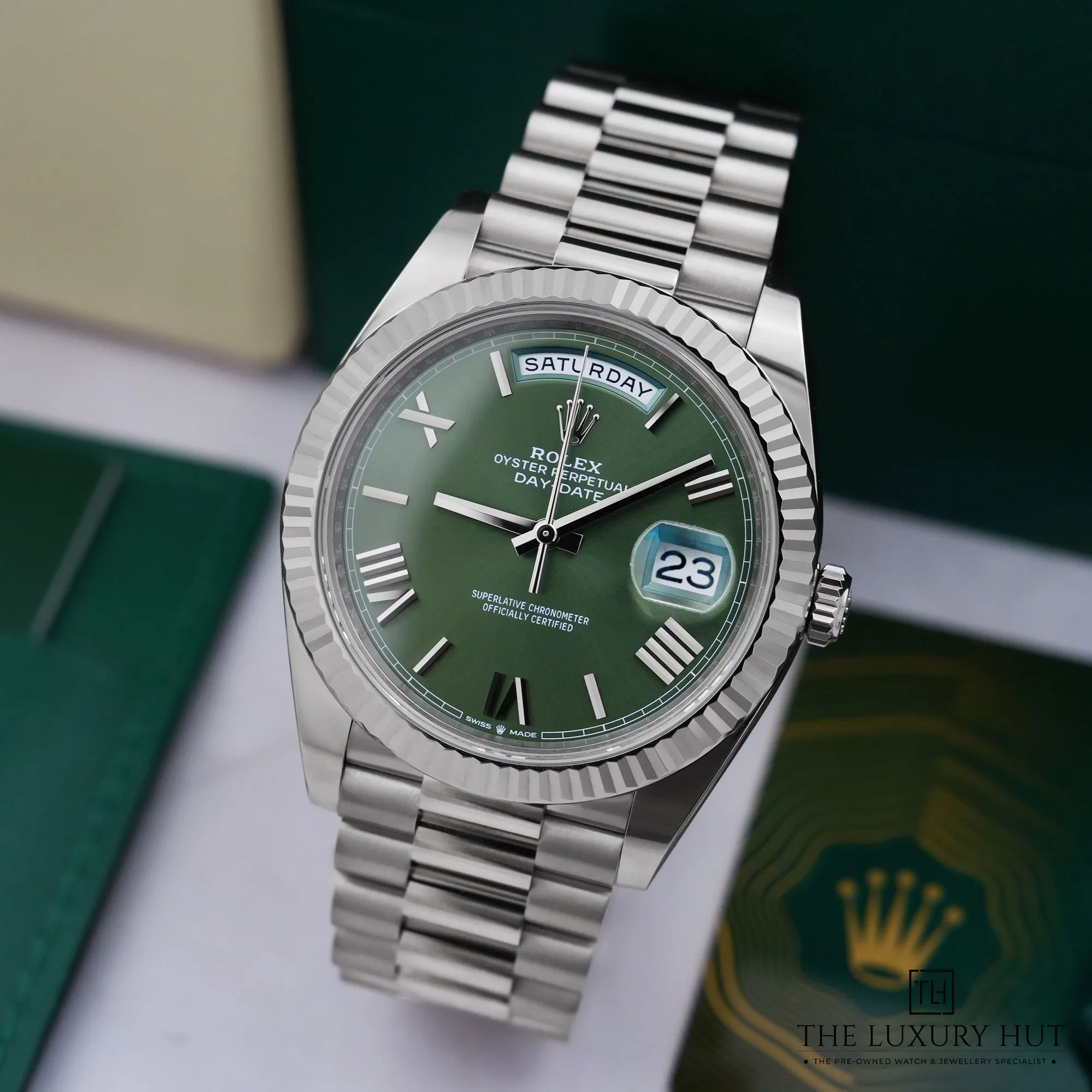 2026/07/138a86b0-3e11-407f-935e-d23f81567a1eRolex_Day-Date_40mm_White_Gold_Olive_Green_53089-b.jpg.webp
