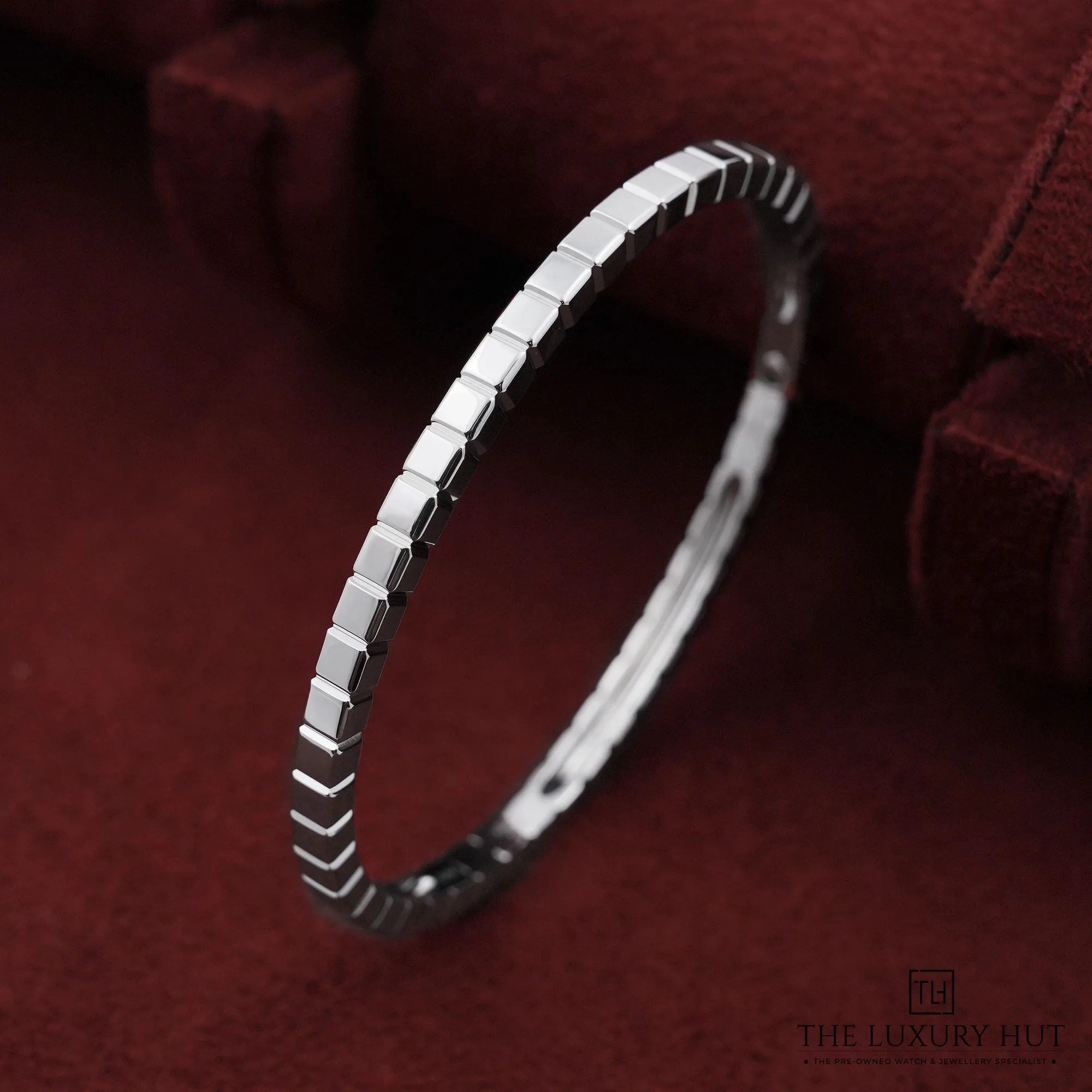2026/07/1c63a554-5349-4f3b-b51d-898ca36ae423Chopard_Ethical_White_Gold_Ice_Cube_Bangle_53212-c.jpg.webp