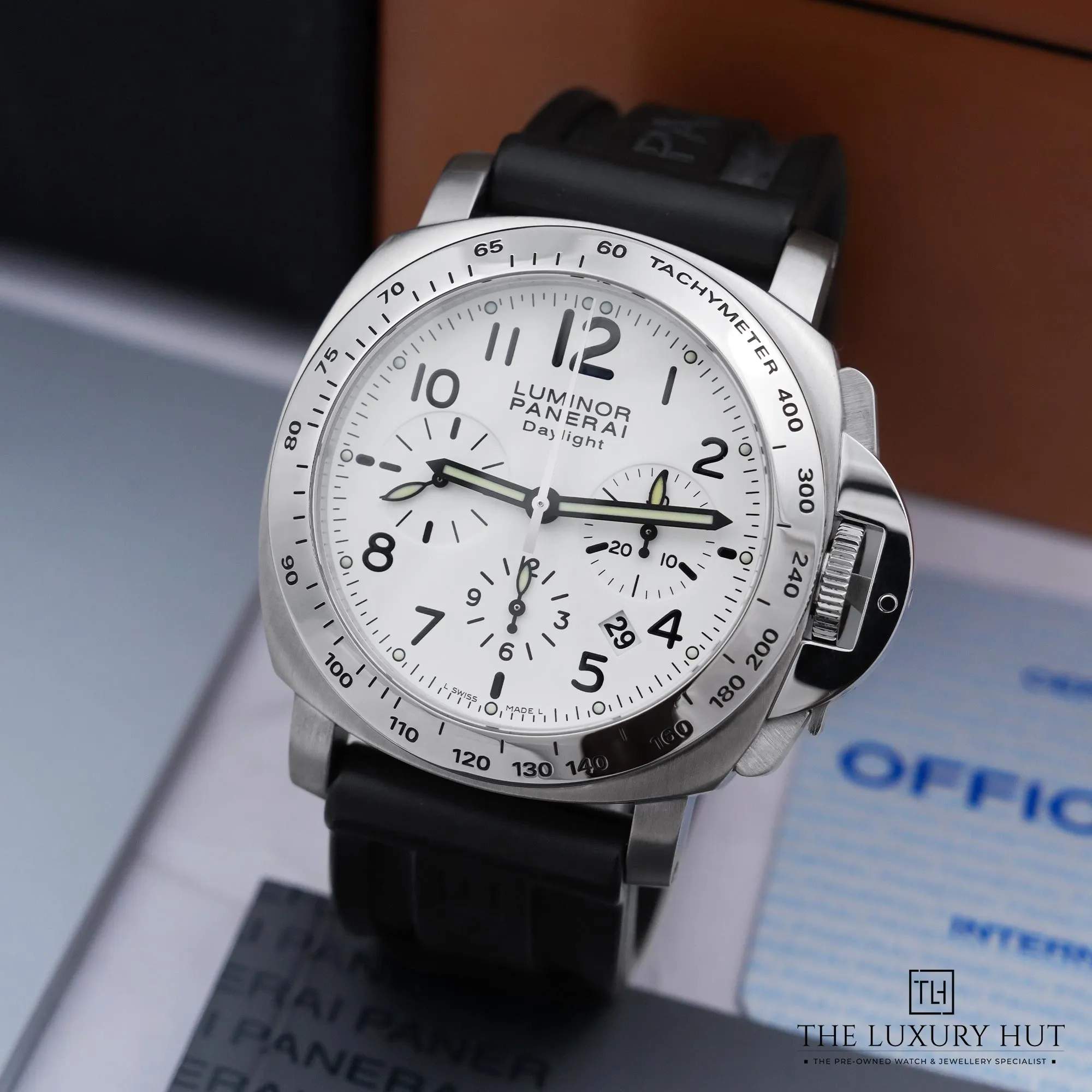 2026/07/25d22215-c471-4bf0-ba02-f3bc2dac6d8dPanerai_Luminor_Chrono_Daylight_White_Dial_52994-b.jpg.webp