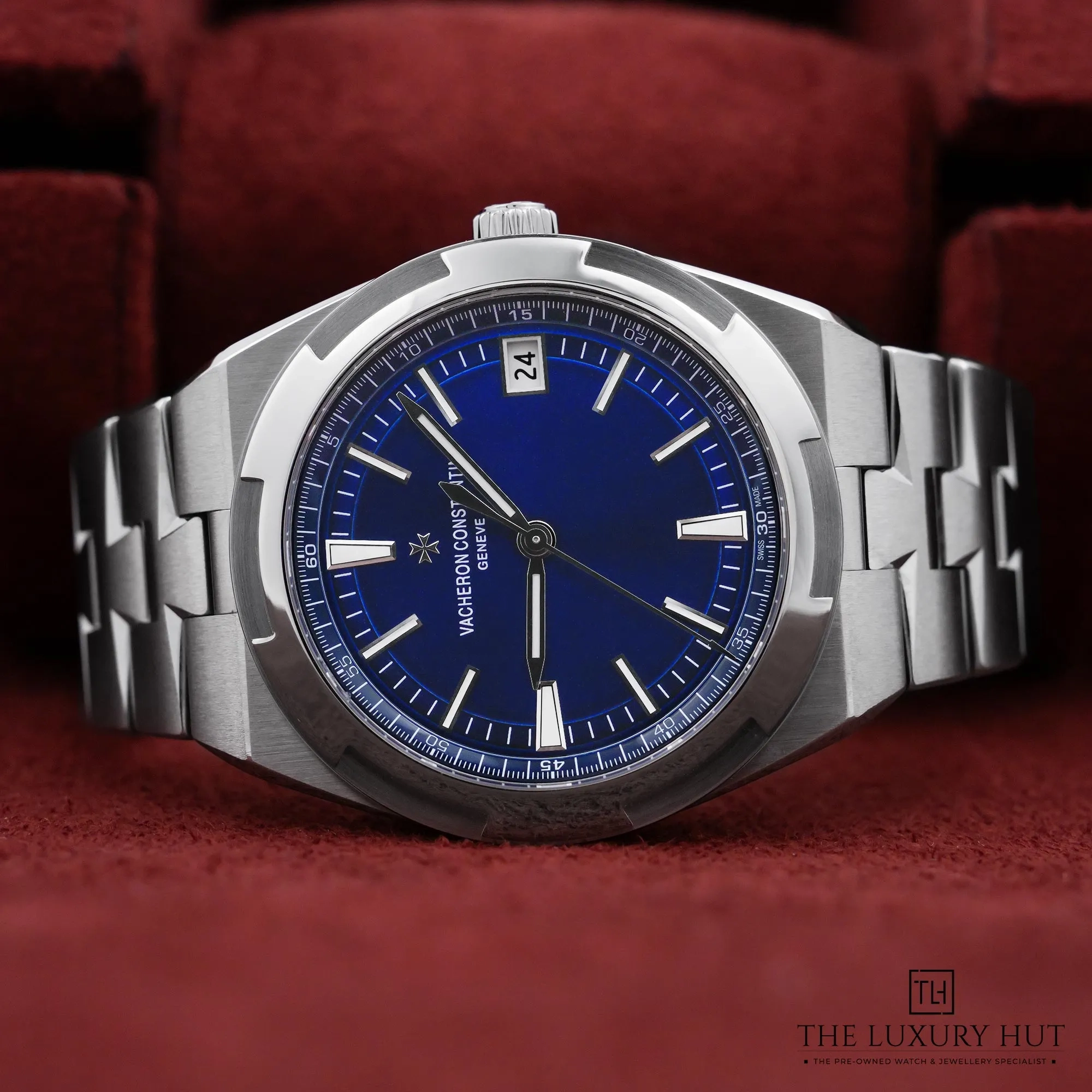 2026/07/2ccee1df-8993-4dd3-b71b-df27022d22e9Vacheron_Constantin_Overseas_Steel_Blue_Dial_New_50467-c.jpg.webp
