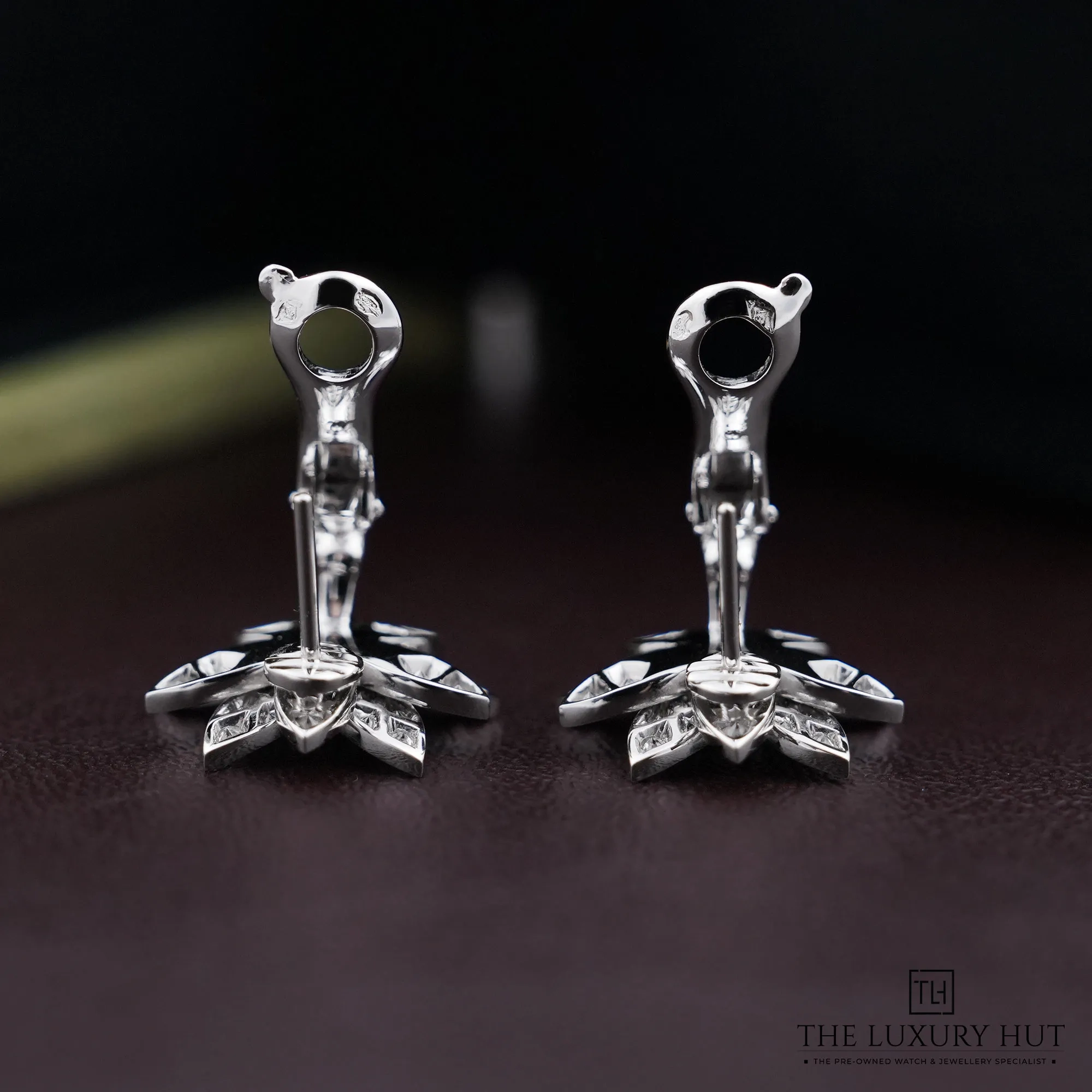 2026/07/2cf62e8e-a192-44cc-9243-546d1cf28982Van_Cleef_Arpels_Lotus_Earrings_Small_52403-d.jpg.webp