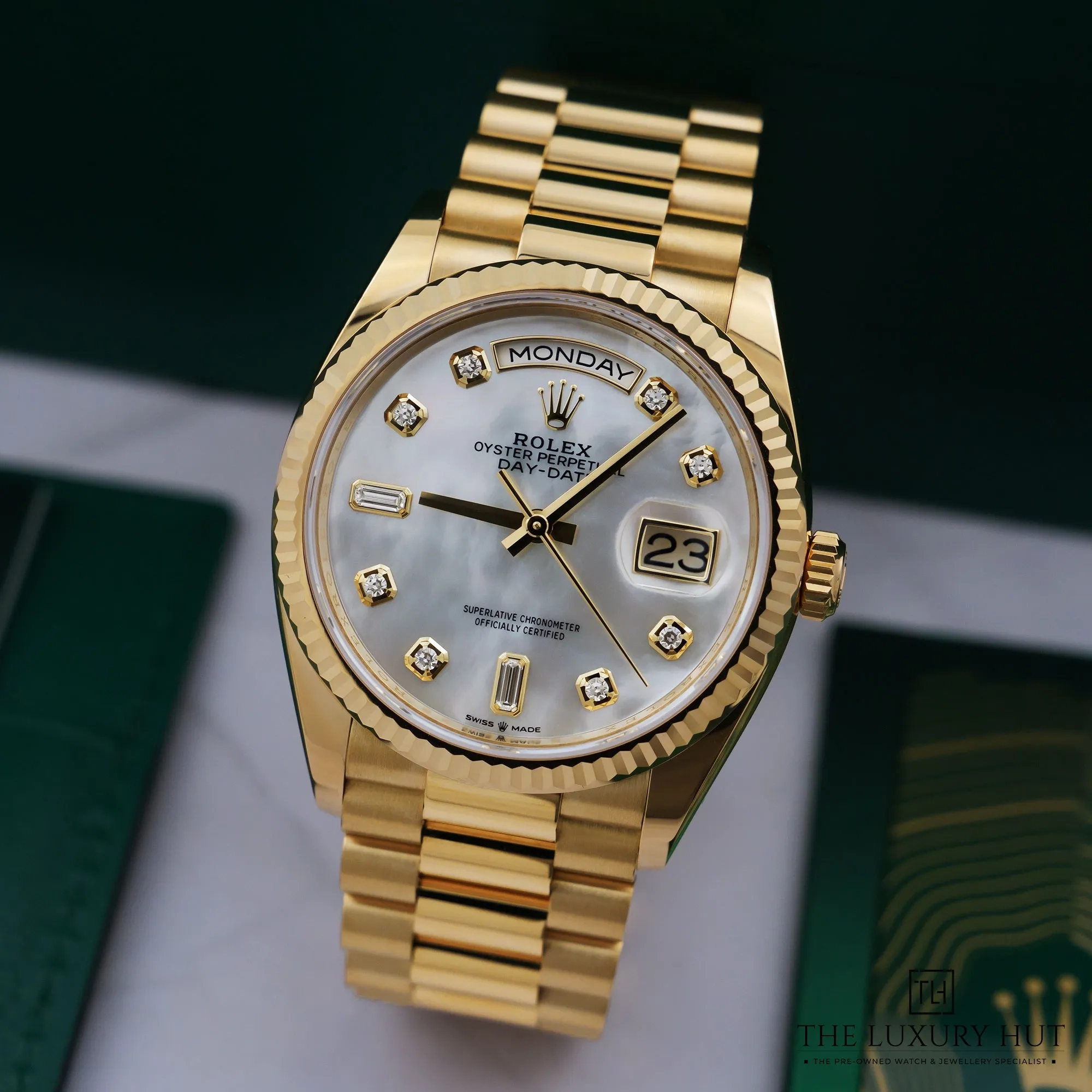 2026/07/3507da9e-c0c8-43d3-8b86-ea01641f13e9Rolex_Day-Date_36_Yellow_Gold_White_MOP_Diamond_LB928-b.jpg.webp