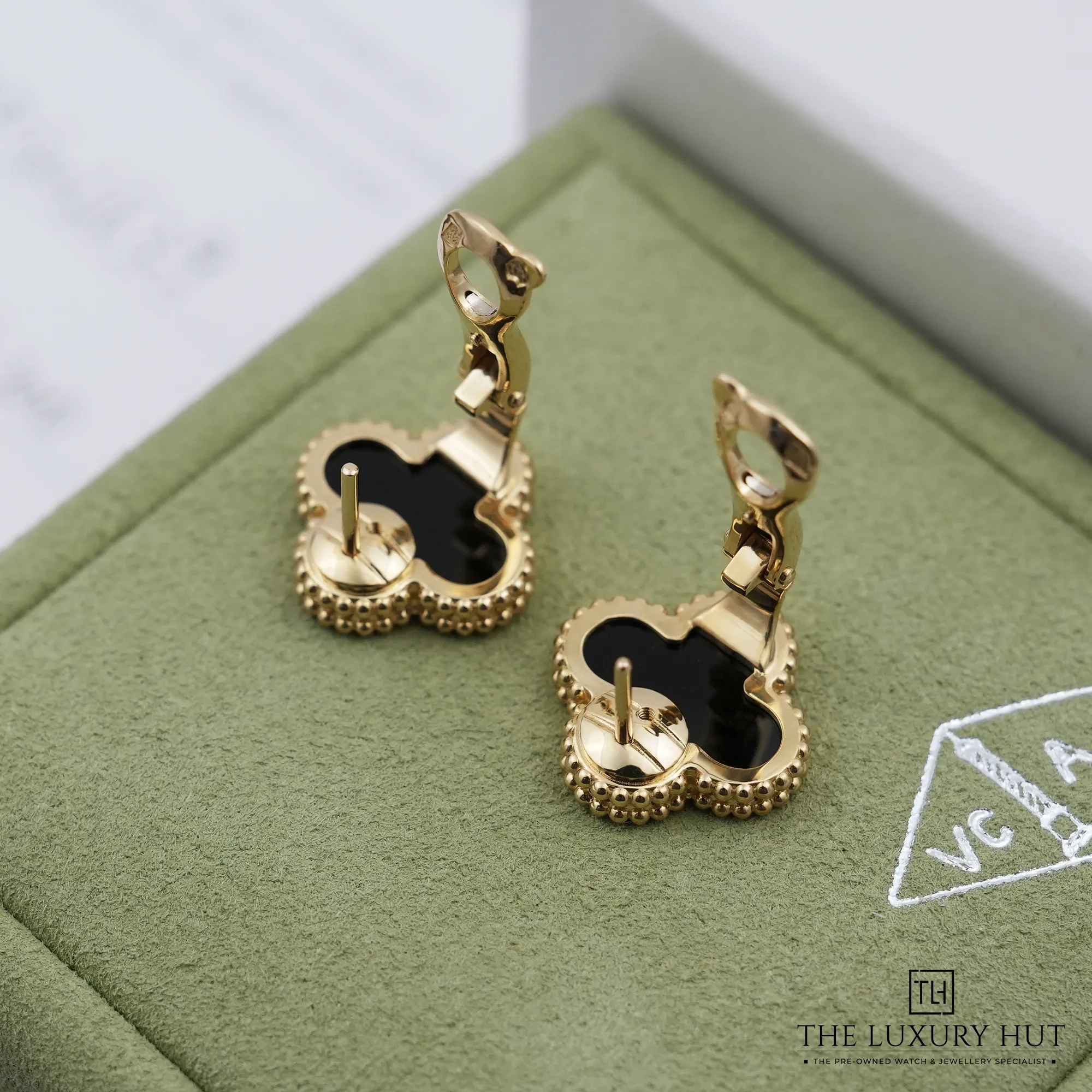 2026/07/3785b0cb-7a4e-43dc-9479-758c192b9816Van_Cleef_Arpels_Yellow_Gold_Onyx_Earrings_53195-d.jpg.webp
