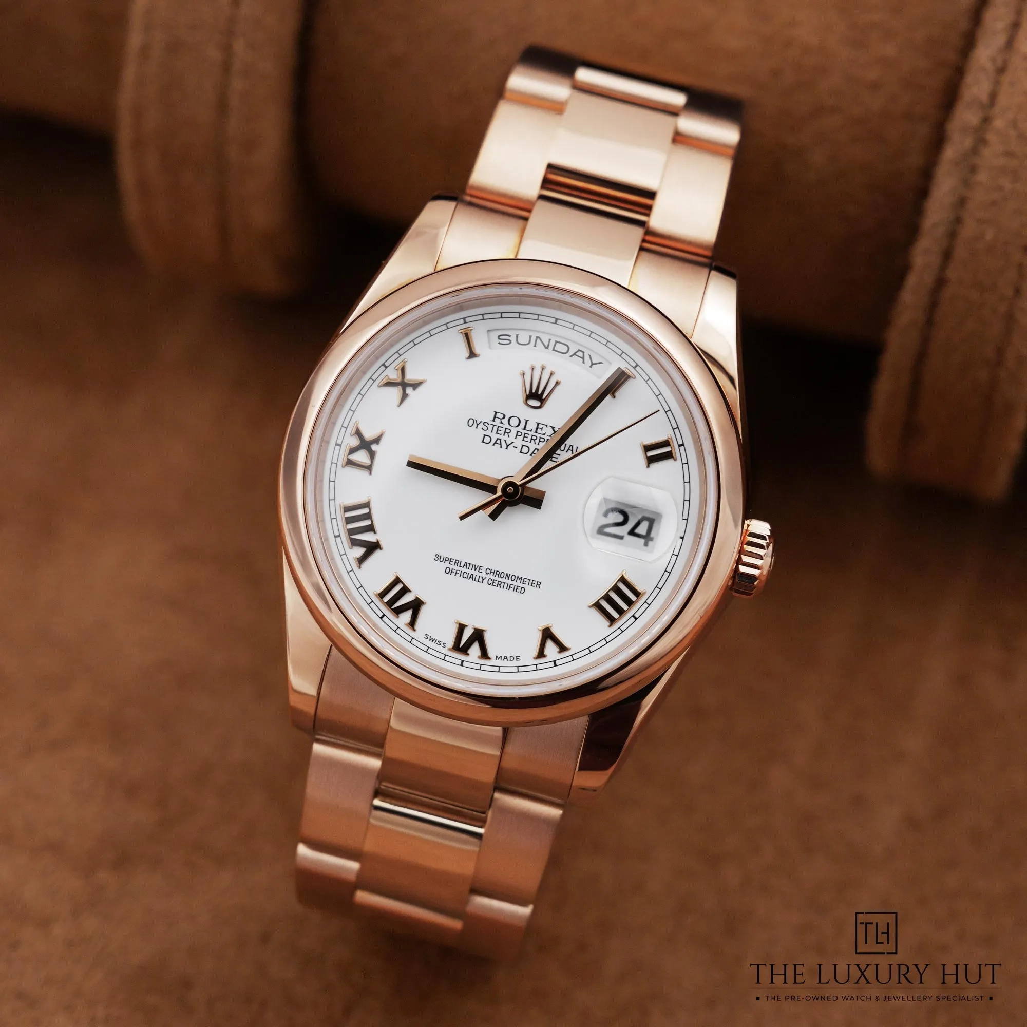 2026/07/4254f996-1d05-4544-b271-abbe9954b783Rolex_Day-Date_36_Everose_Gold_White_Update_LB930-b.jpg.webp