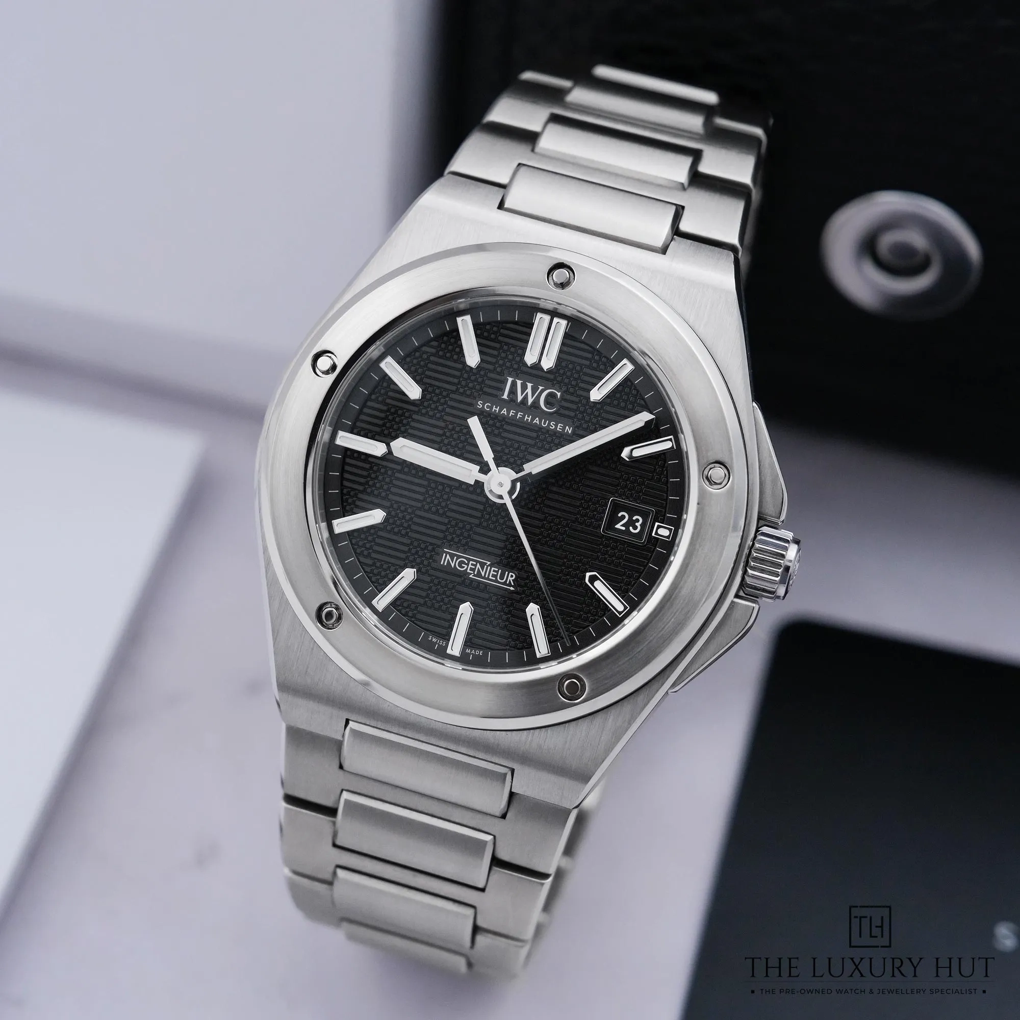 2026/07/47e5af6b-51d4-43d5-a115-546023eb581bIWC_Ingenieur_Stainless_Steel_40mm_Black_53124-b.jpg.webp