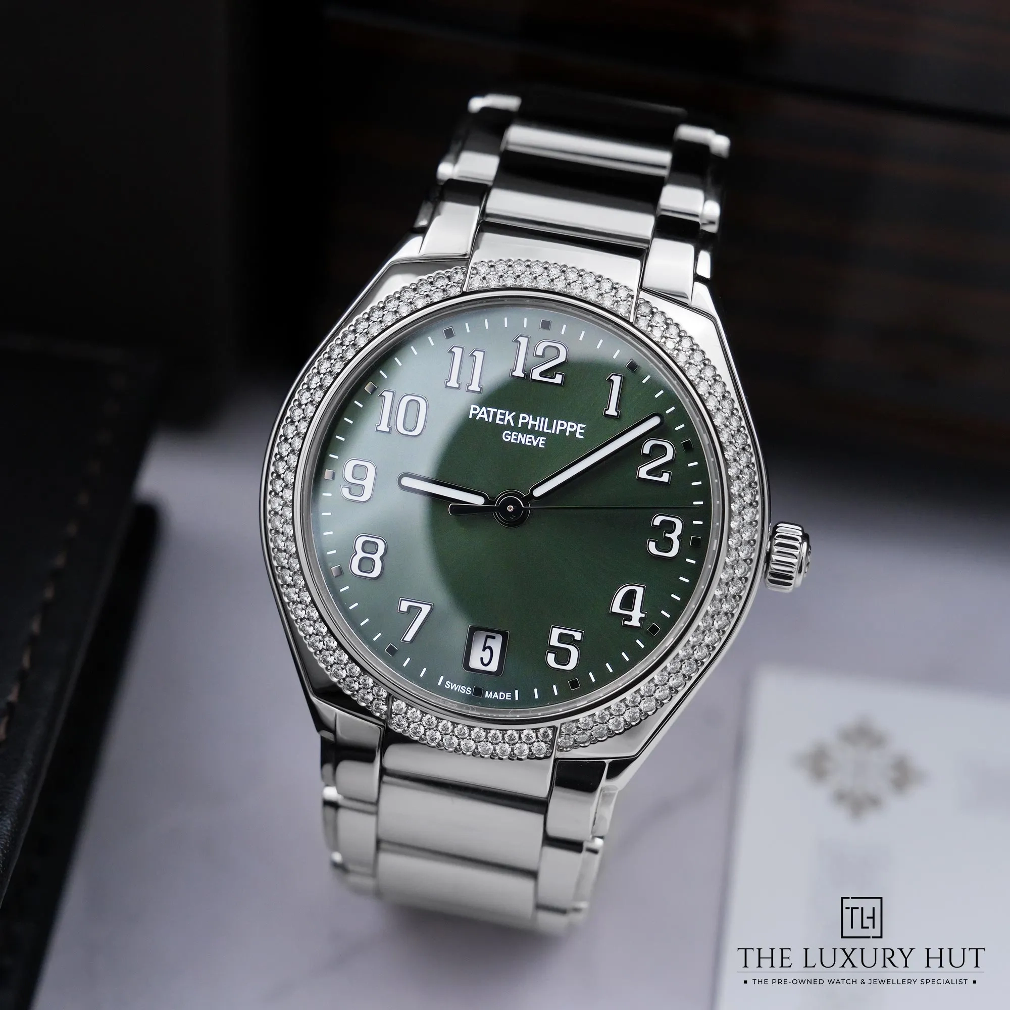 2026/07/4ae74ce2-f5e6-4665-ad27-1c02ce2e52f9Patek_Philippe_Twenty~4_Steel_36_Olive_Green_Dial_LB974-b.jpg.webp