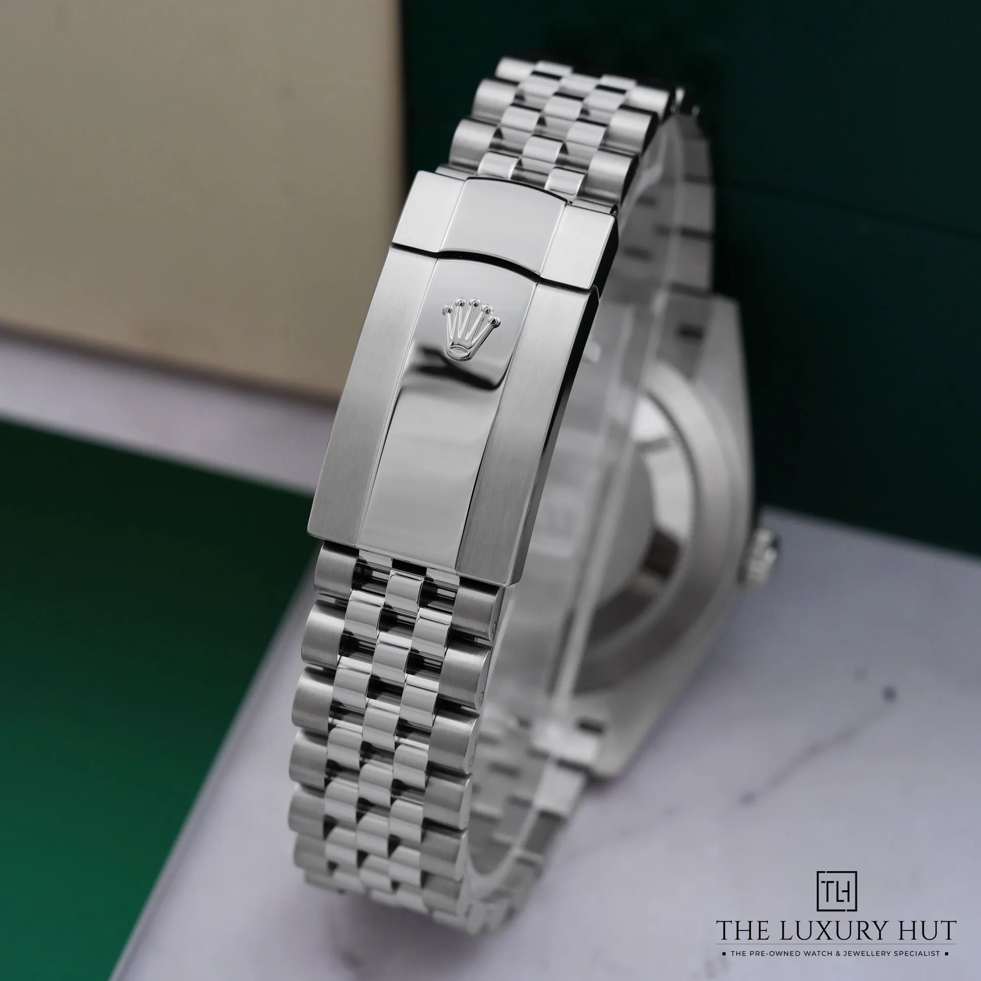 2026/07/4d48bf43-61bb-4d3b-918b-6eefeb8ed441Rolex_Datejust_41_Steel_Gold_MOP_Diamond_53106-e.jpg.webp