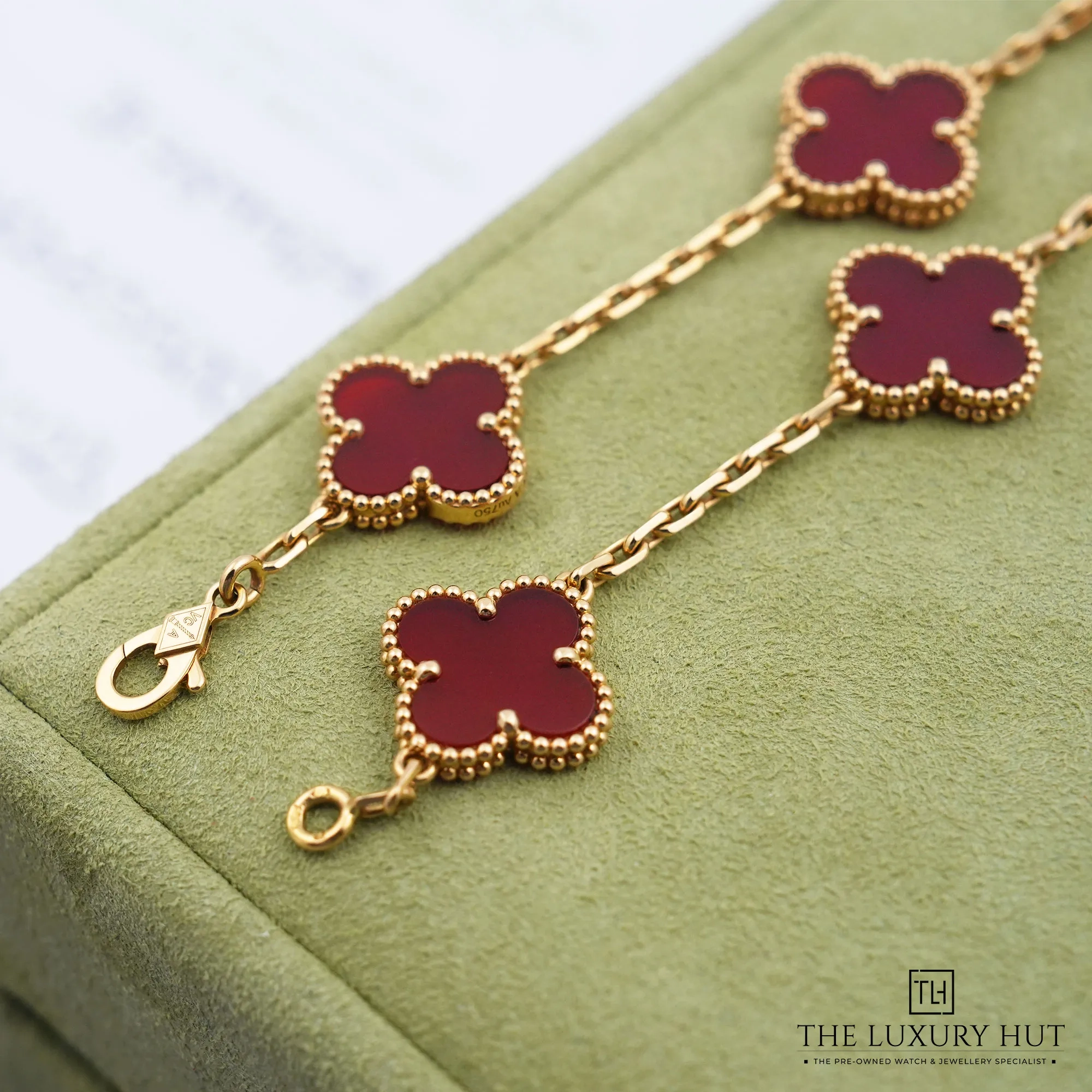 2026/07/51654323-3f3e-4319-9ee9-5a1f20515db1Van_Cleef_Arpels_Yellow_Gold_Carnelian_Motifs_Bracelet_LB976-dd.jpg.webp