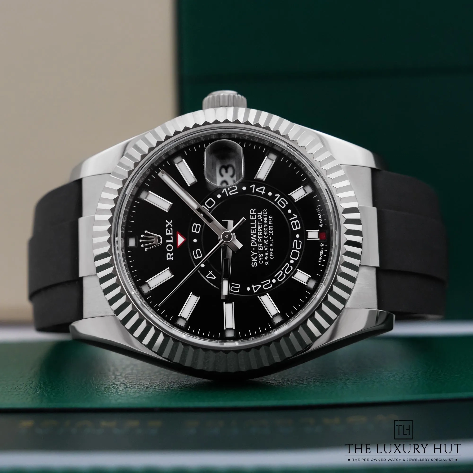 2026/07/57ee5843-509b-4eed-a1ca-a12820183a4eRolex_Sky-Dweller_White_Gold_42mm_Black_LB957-c.jpg.webp