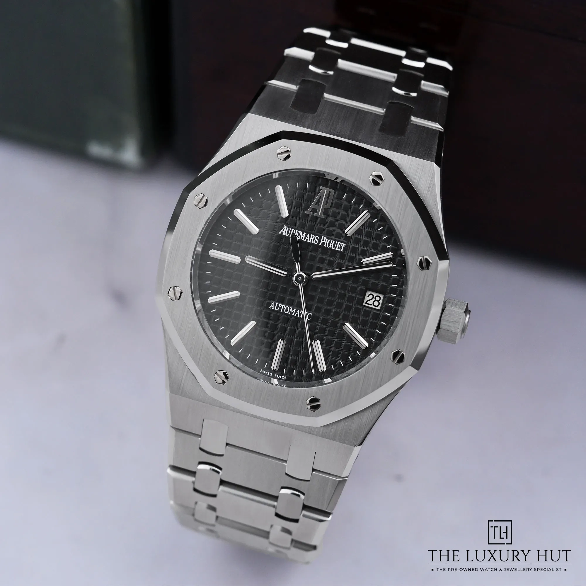 2026/07/5b9c48a6-0e9c-4f25-9026-7ff2cd25ddb6Audemars_Piguet_Royal_Oak_Steel_39mm_Black_53001-b.jpg.webp