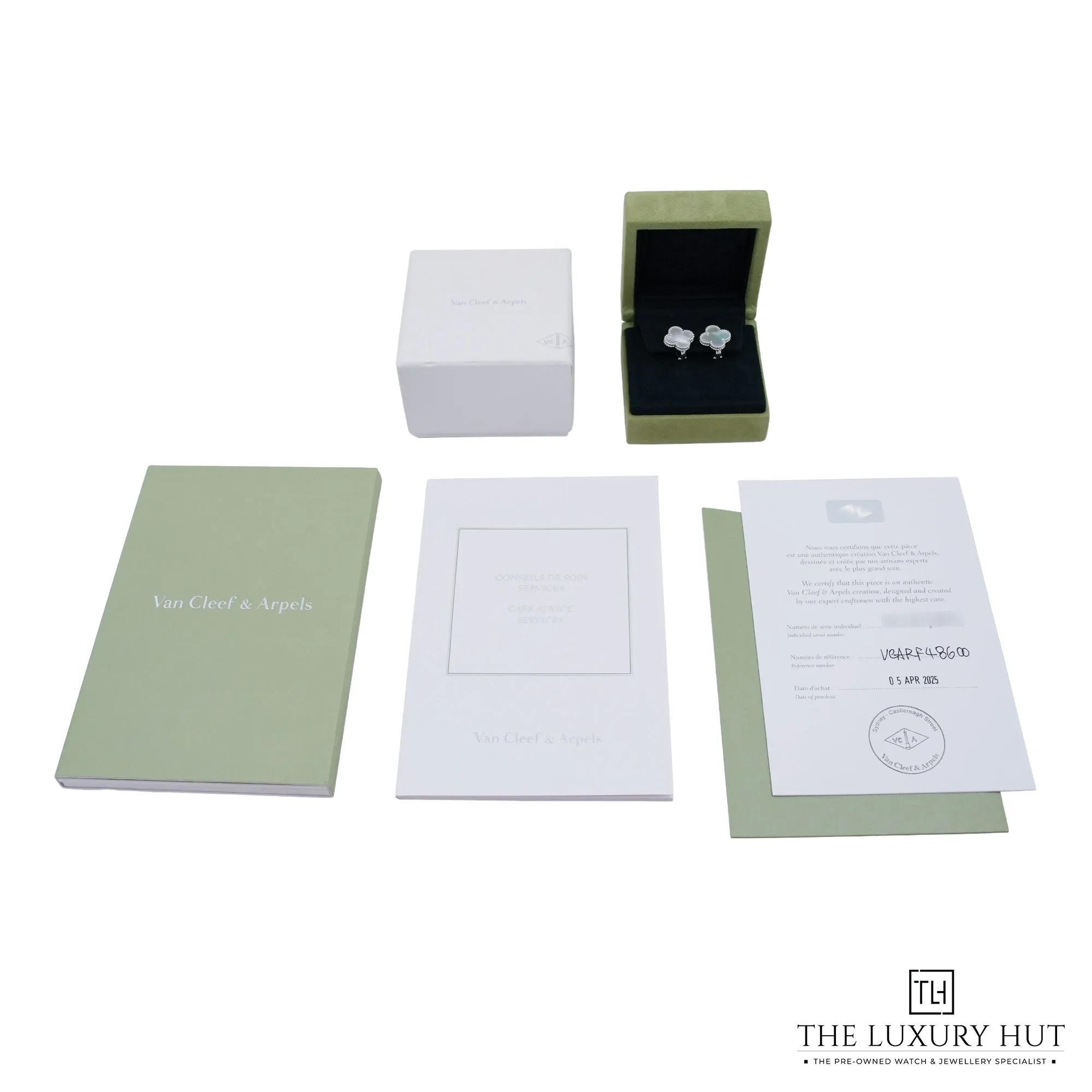 2026/07/5dd8bb78-bbdf-43a4-933a-5377b476a75aVan_Cleef_White_Gold_Mother-of-Pearl_Earrings_53256-e.jpg.webp