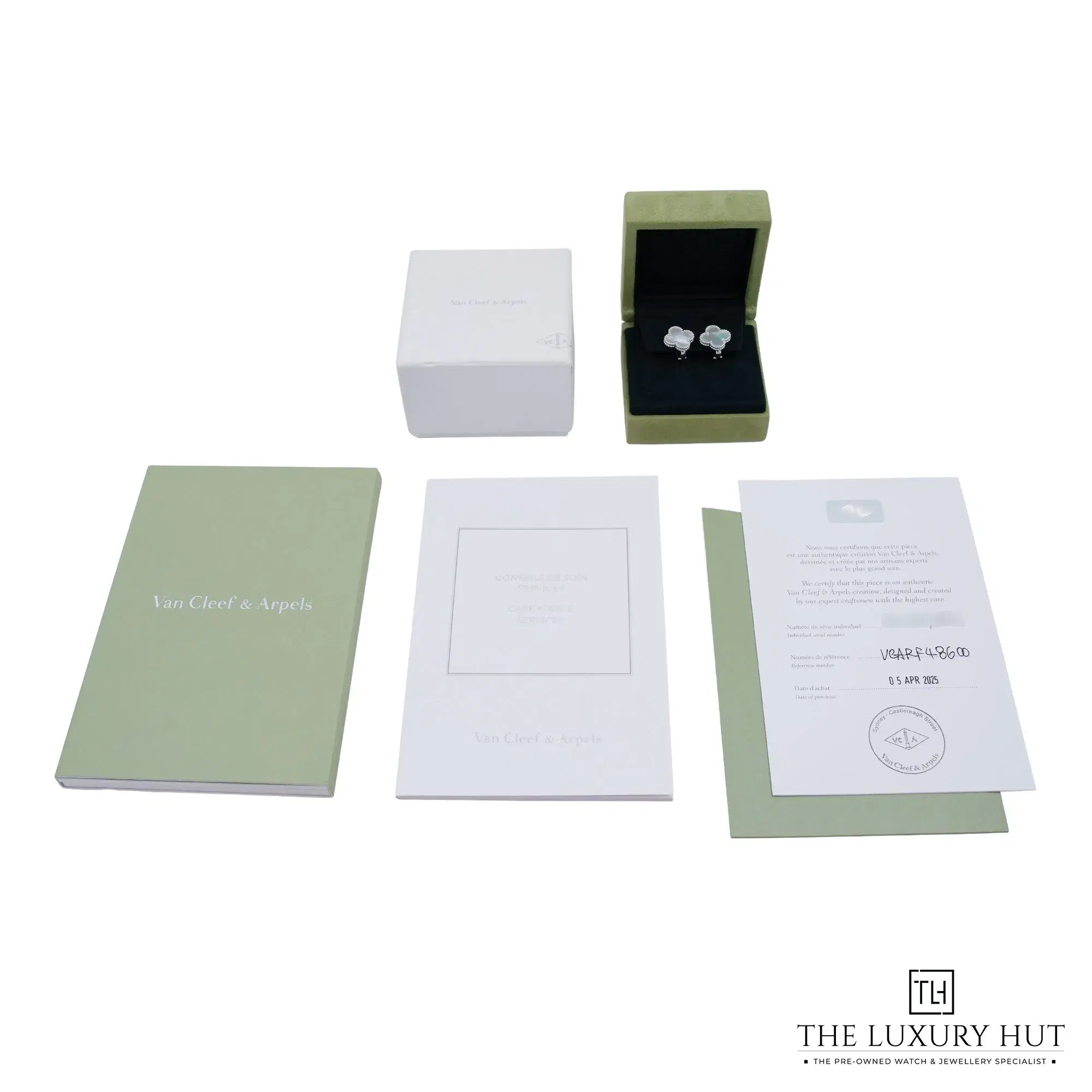 2026/07/5dd8bb78-bbdf-43a4-933a-5377b476a75aVan_Cleef_White_Gold_Mother-of-Pearl_Earrings_53256-e.jpg.webp