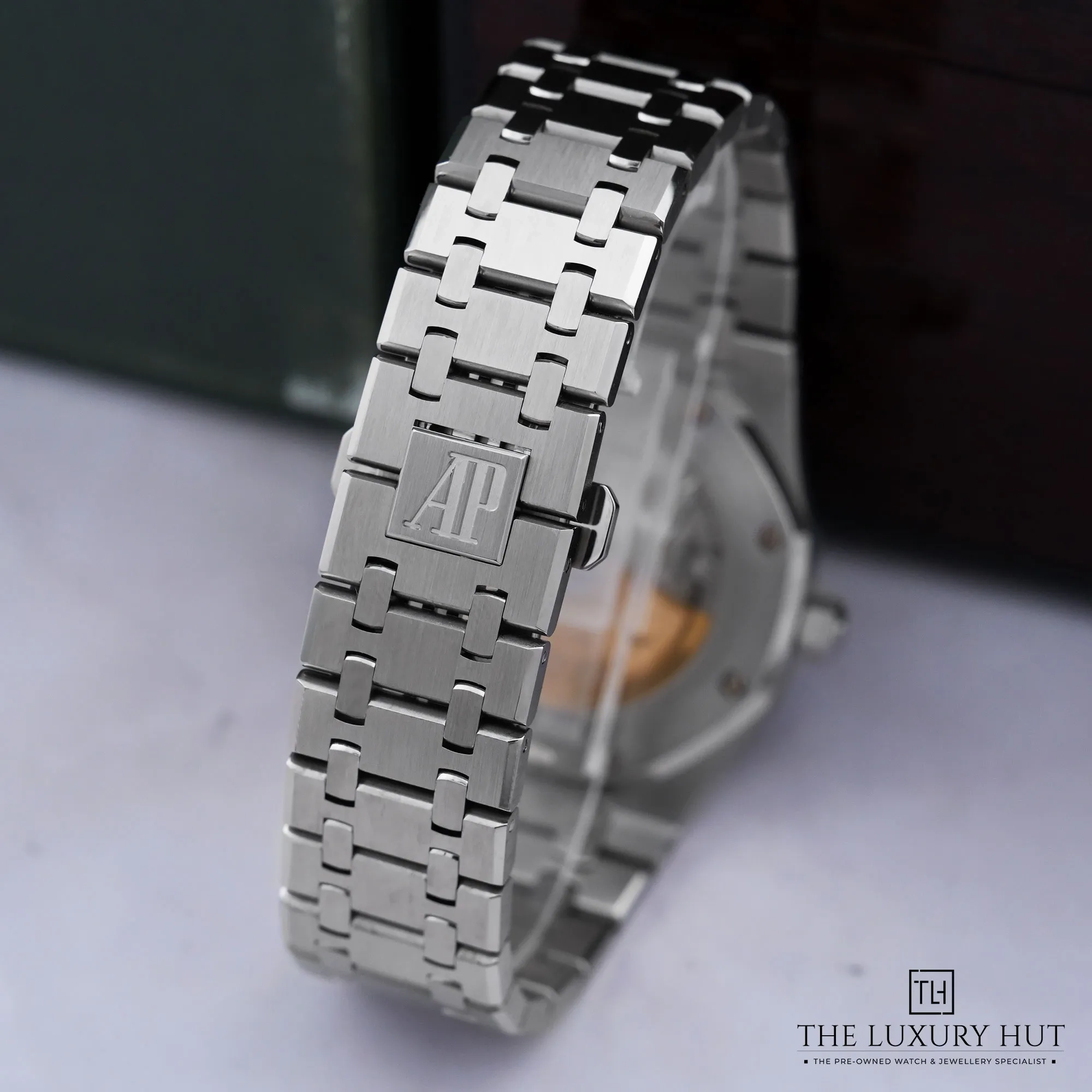 2026/07/603473a6-0275-4f70-865d-33d6865e067fAudemars_Piguet_Royal_Oak_Steel_39mm_Black_53001-e.jpg.webp