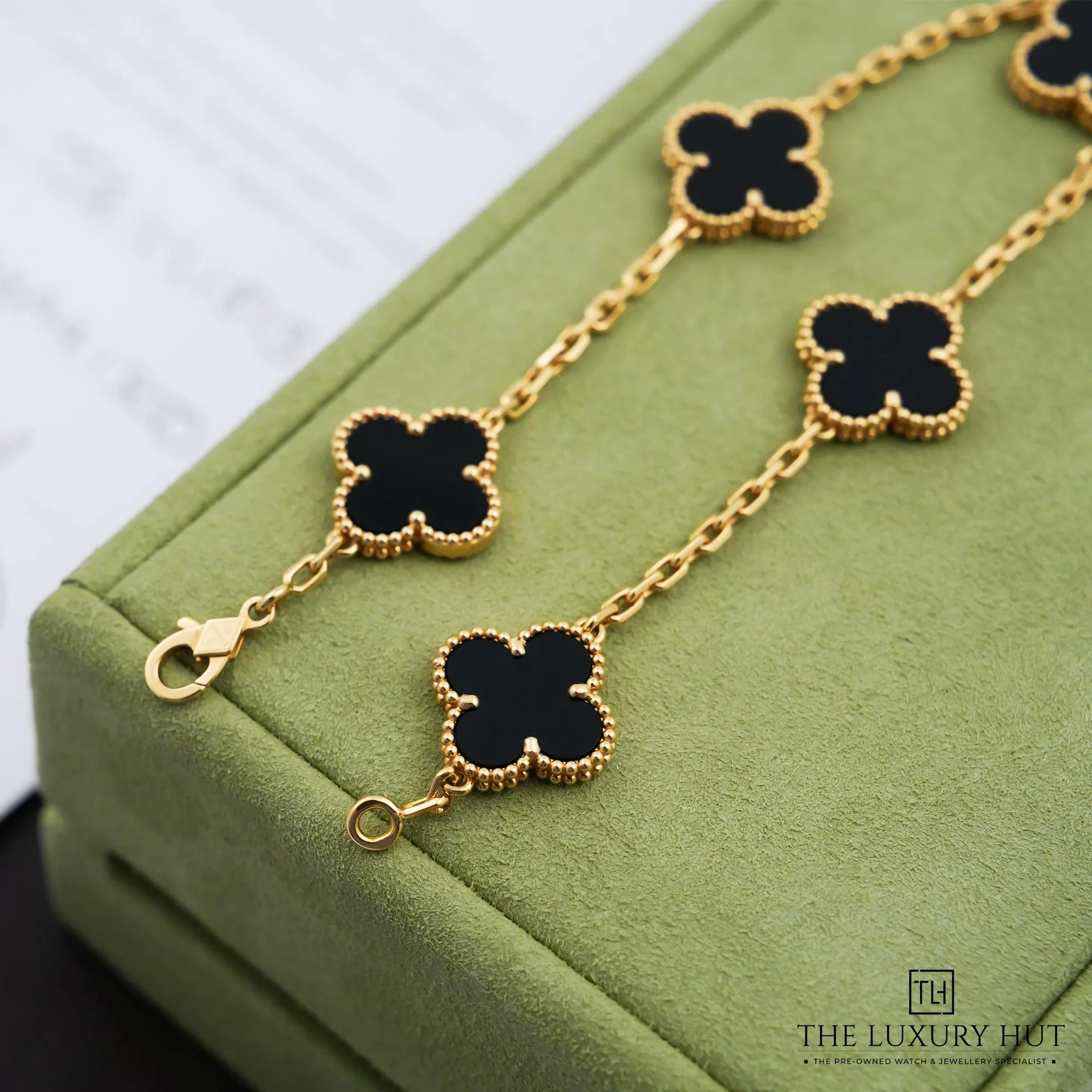 2026/07/613751a5-5fc5-4003-98cf-31151199e9f5Van_Cleef_Yellow_Gold_Onyx_Motifs_Bracelet_53264-c.jpg.webp