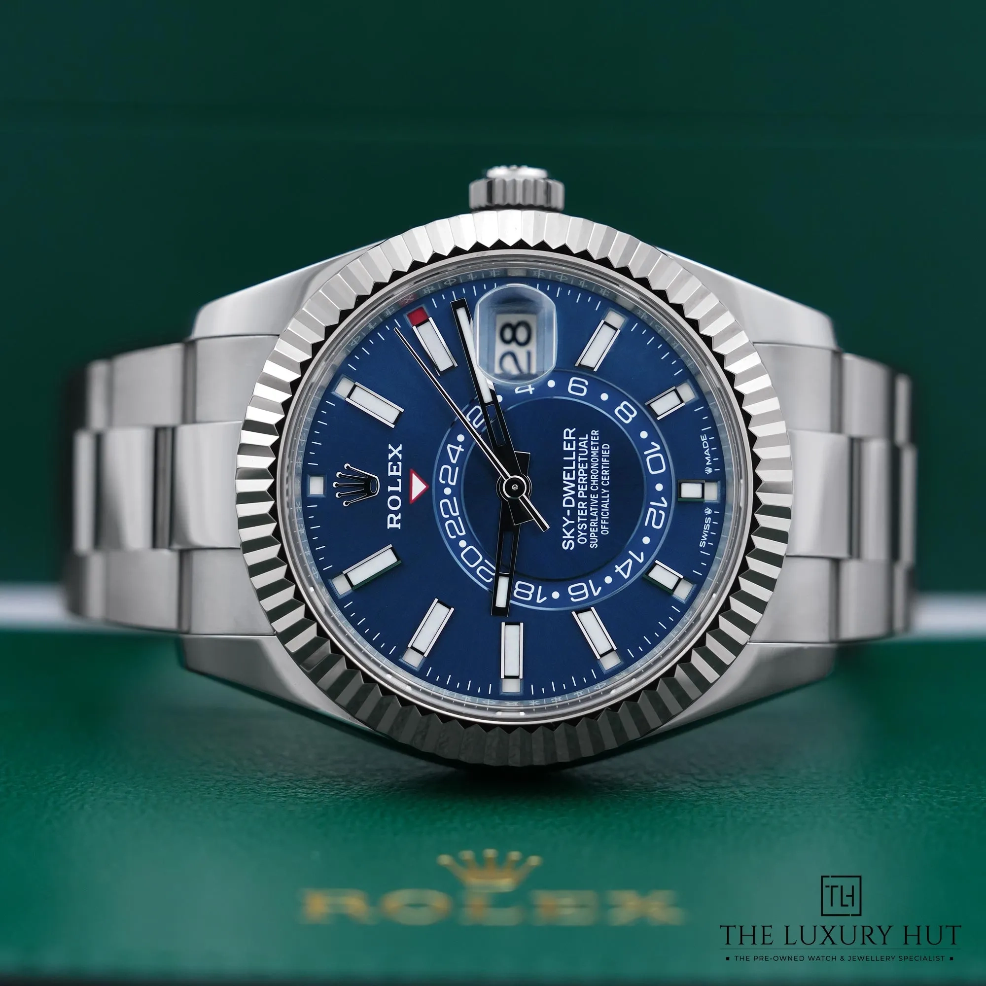2026/07/89de0988-3463-4ab8-966c-818a9117b7fdRolex_Sky-Dweller_42mm_Blue_Dial_53019-c.jpg.webp