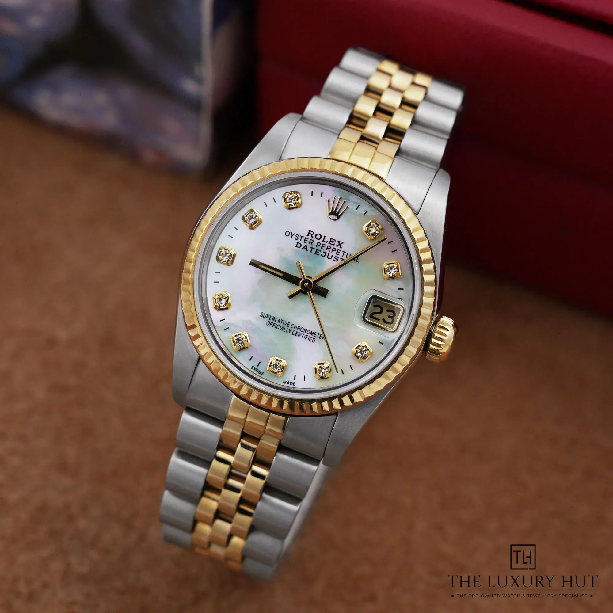 2026/07/8b240cd6-d3f1-4398-ba9e-b308c6b8527aRolex_Lady-Datejust_White_MOP_Diamond_52707-1-b.jpg.webp