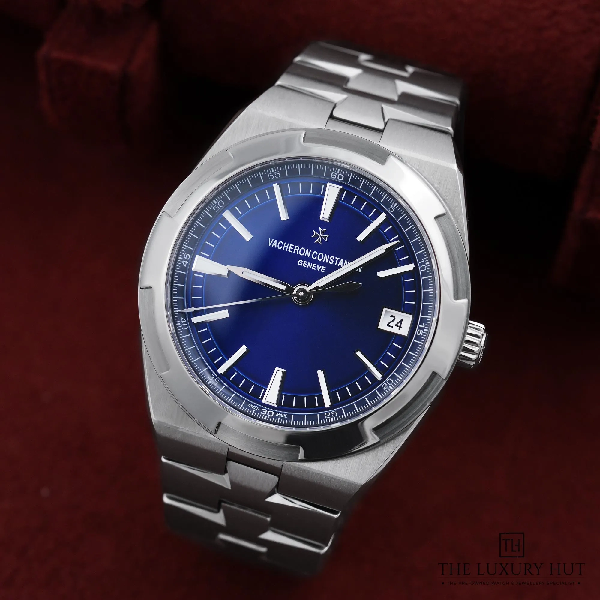 2026/07/97aa26ec-ee56-4e3f-b2b3-2350fd2391d1Vacheron_Constantin_Overseas_Steel_Blue_Dial_New_50467-b.jpg.webp