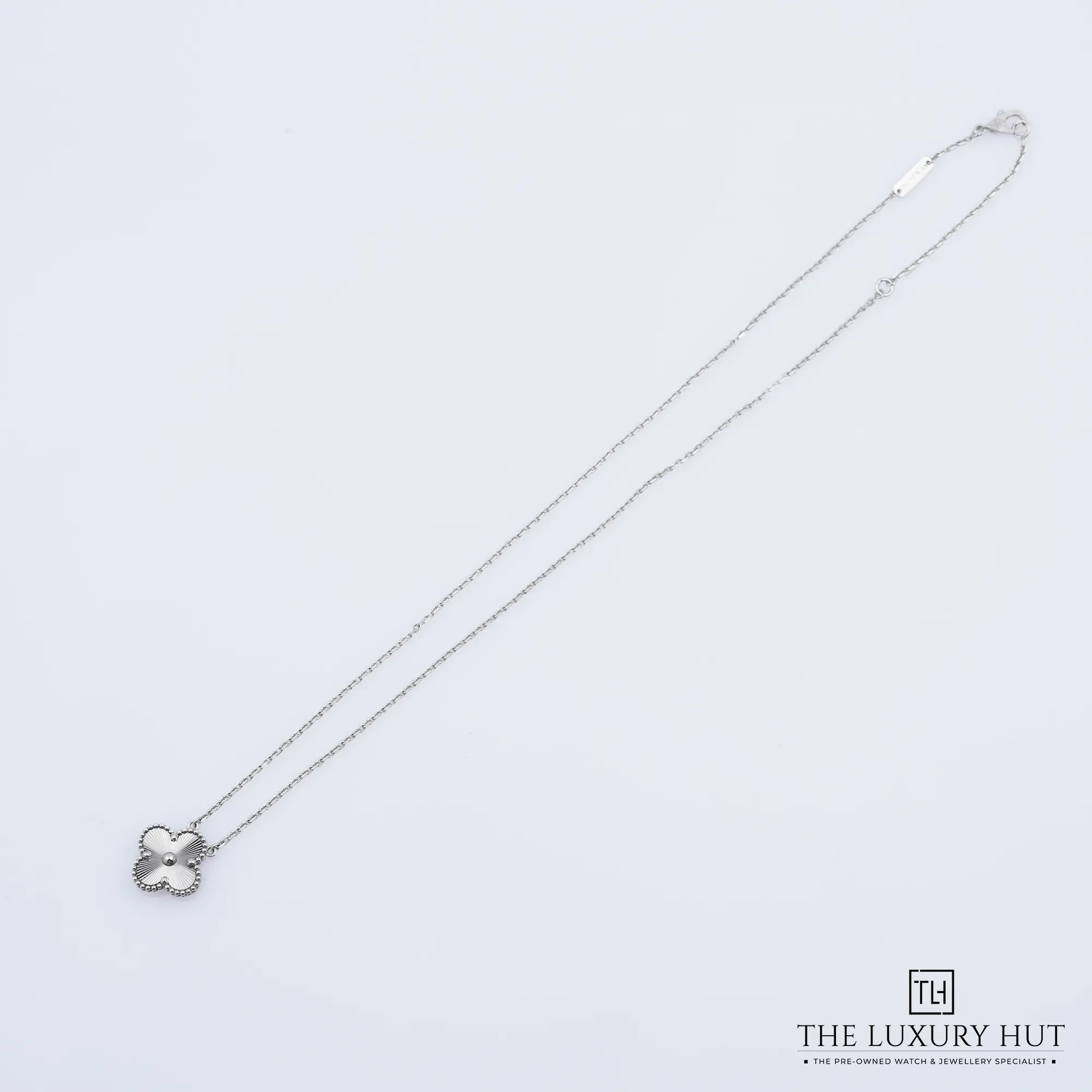 2026/07/9e791bdd-52ef-4e9d-83c7-57389bd4921bVan_Cleef_Arpels_Gold_Guilloché_Pendant_53196-b.jpg.webp