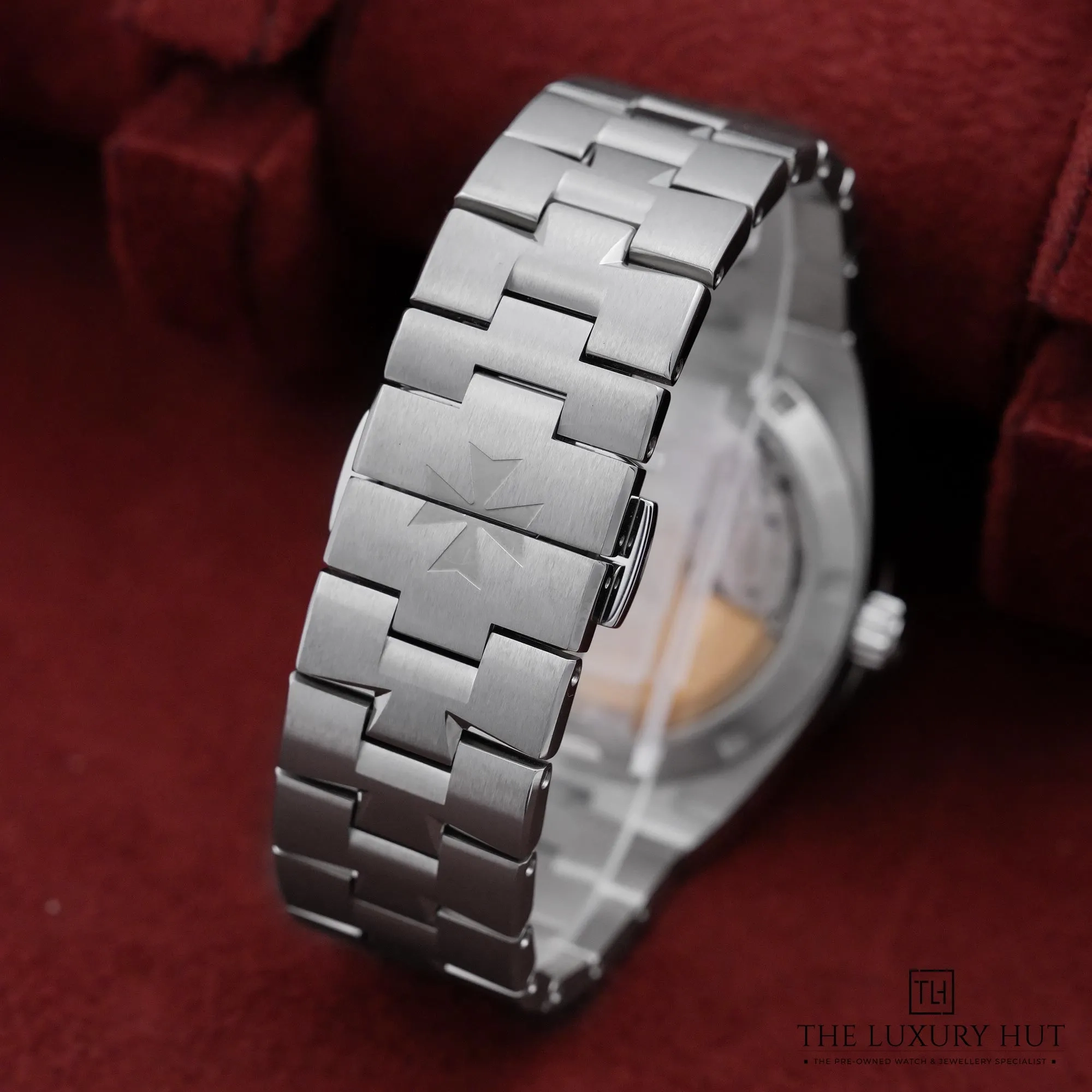 2026/07/a2094ead-3917-4092-ad4f-4297e0e755c0Vacheron_Constantin_Overseas_Steel_Blue_Dial_New_50467-e.jpg.webp