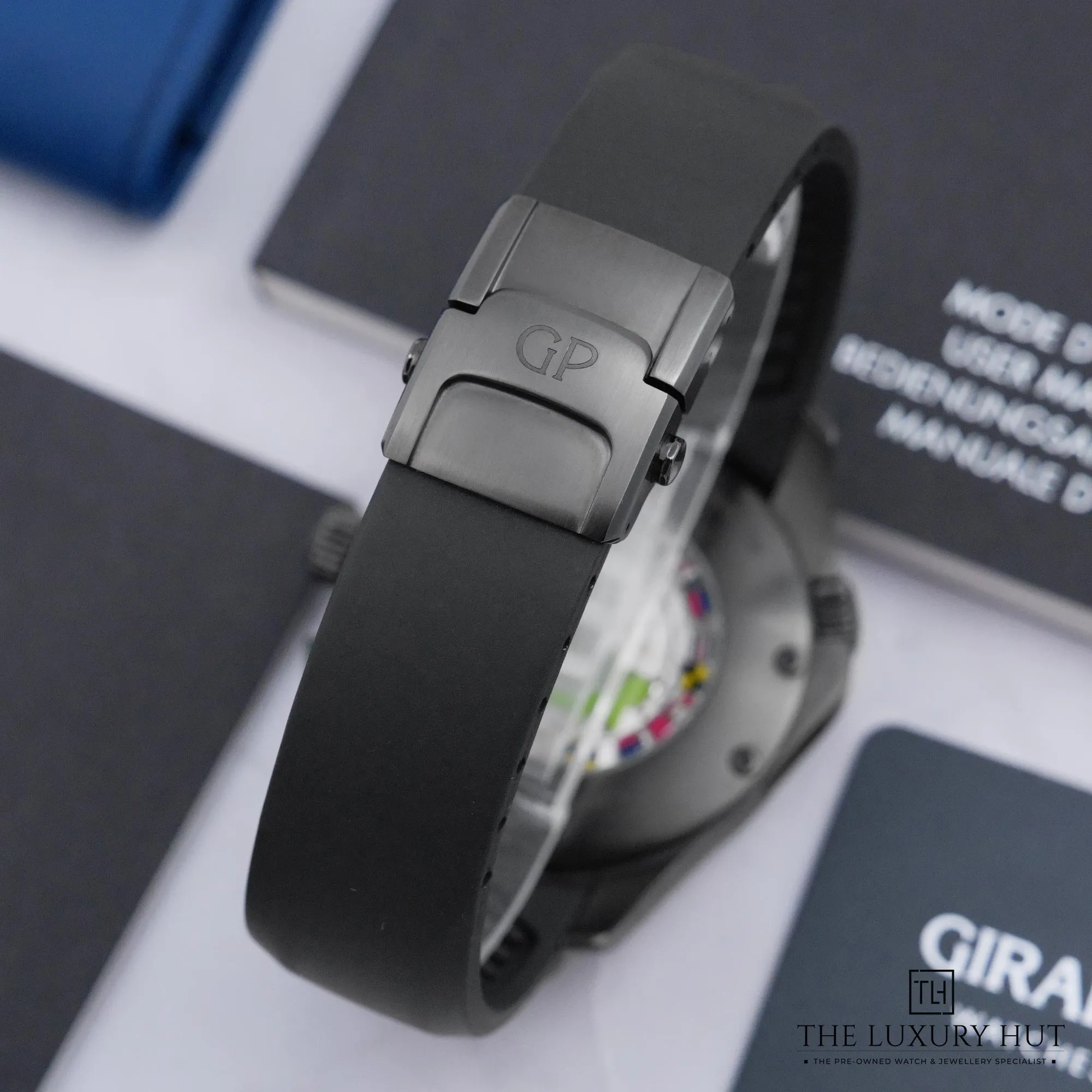 2026/07/a63a1c57-2682-4a35-9c3d-34791c840c4eGirard_Perregaux_Late_Clube_de_Santos_Titanium_52868-e.jpg.webp