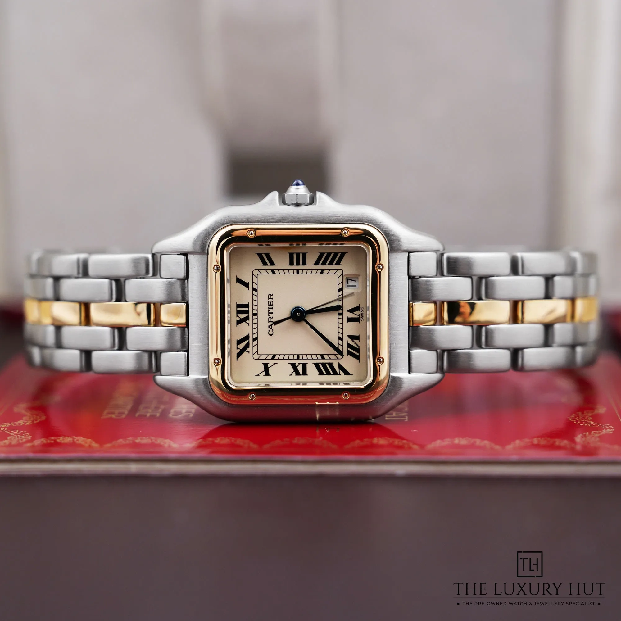 2026/07/aabb6384-9ad7-4f15-8a8b-e3bd0b2f6e51Cartier_Panthère_Steel_Gold_Cream_Roman_53096-c.jpg.webp