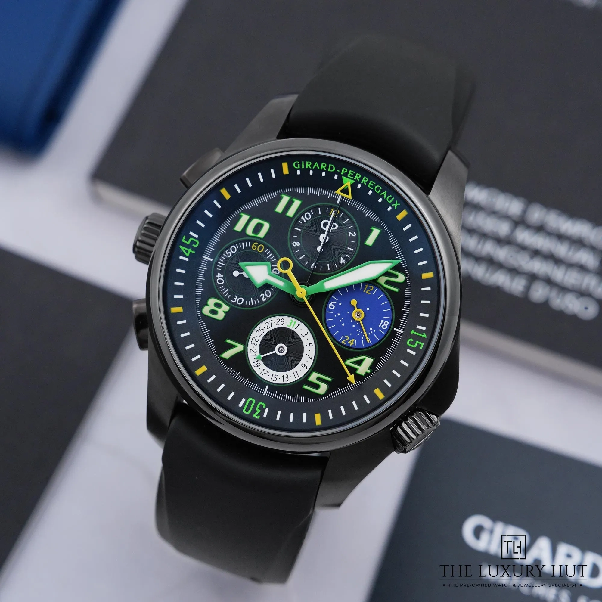 2026/07/aadd5a44-7a4f-48fc-963c-456675b28926Girard_Perregaux_Late_Clube_de_Santos_Titanium_52868-b.jpg.webp