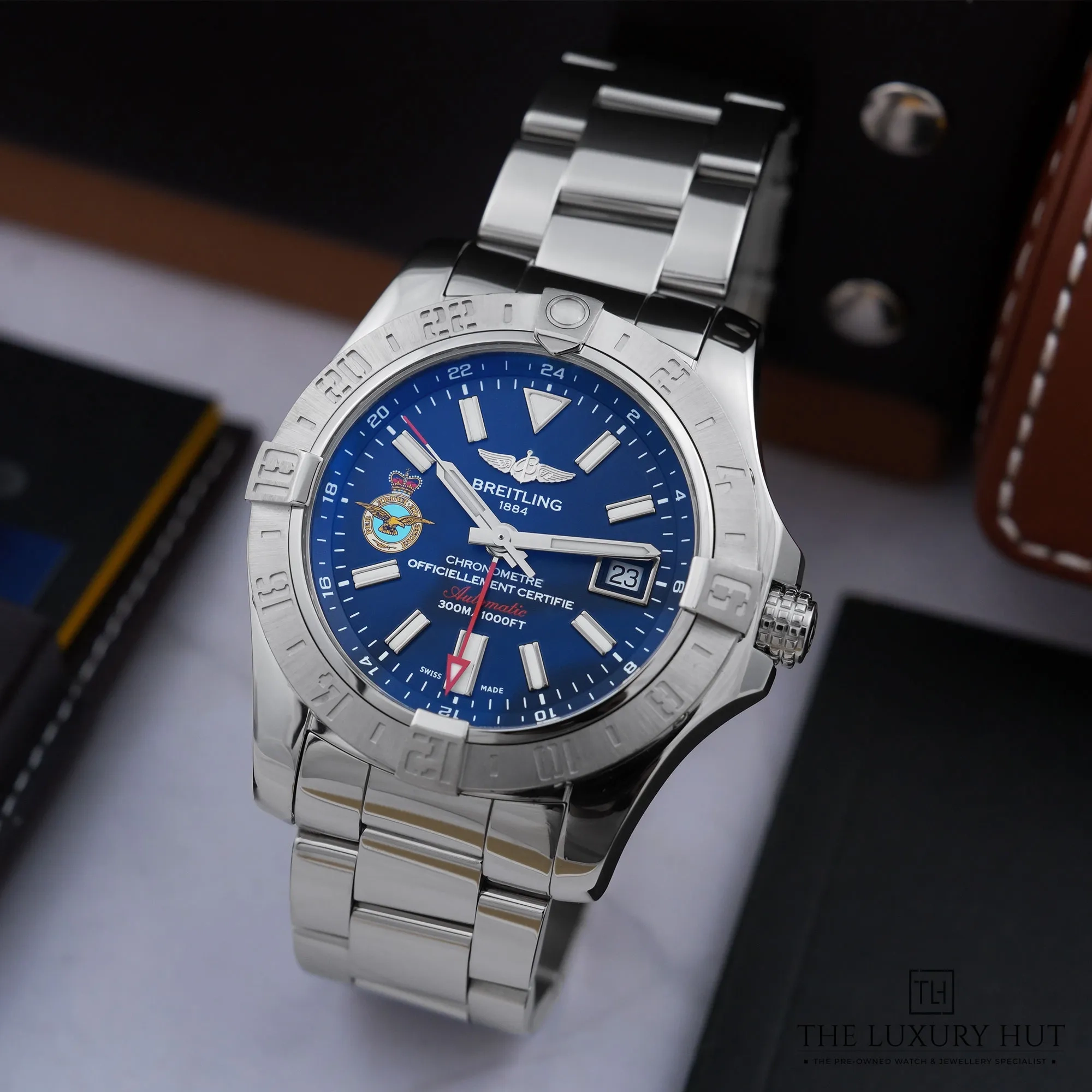 2026/07/b7c678f2-8fce-4d36-a600-a83a70b8088dBreitling_Avenger_II_GMT_RAF100_43mm_Blue_53067-b.jpg.webp