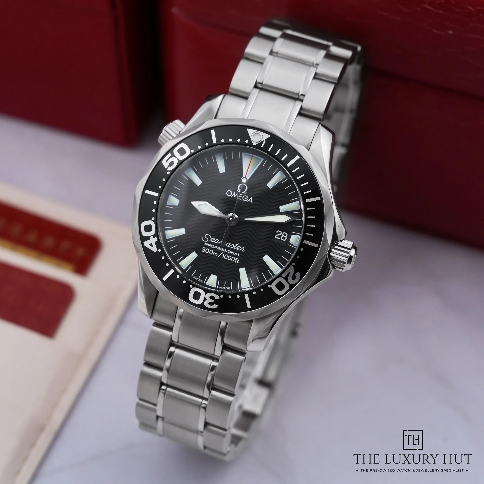 2026/07/bf08cf29-4c34-4639-8fcd-00484f58090cOmega_Seamaster_Diver_300M_Black_Wave_Pattern_53228-b.jpg.webp