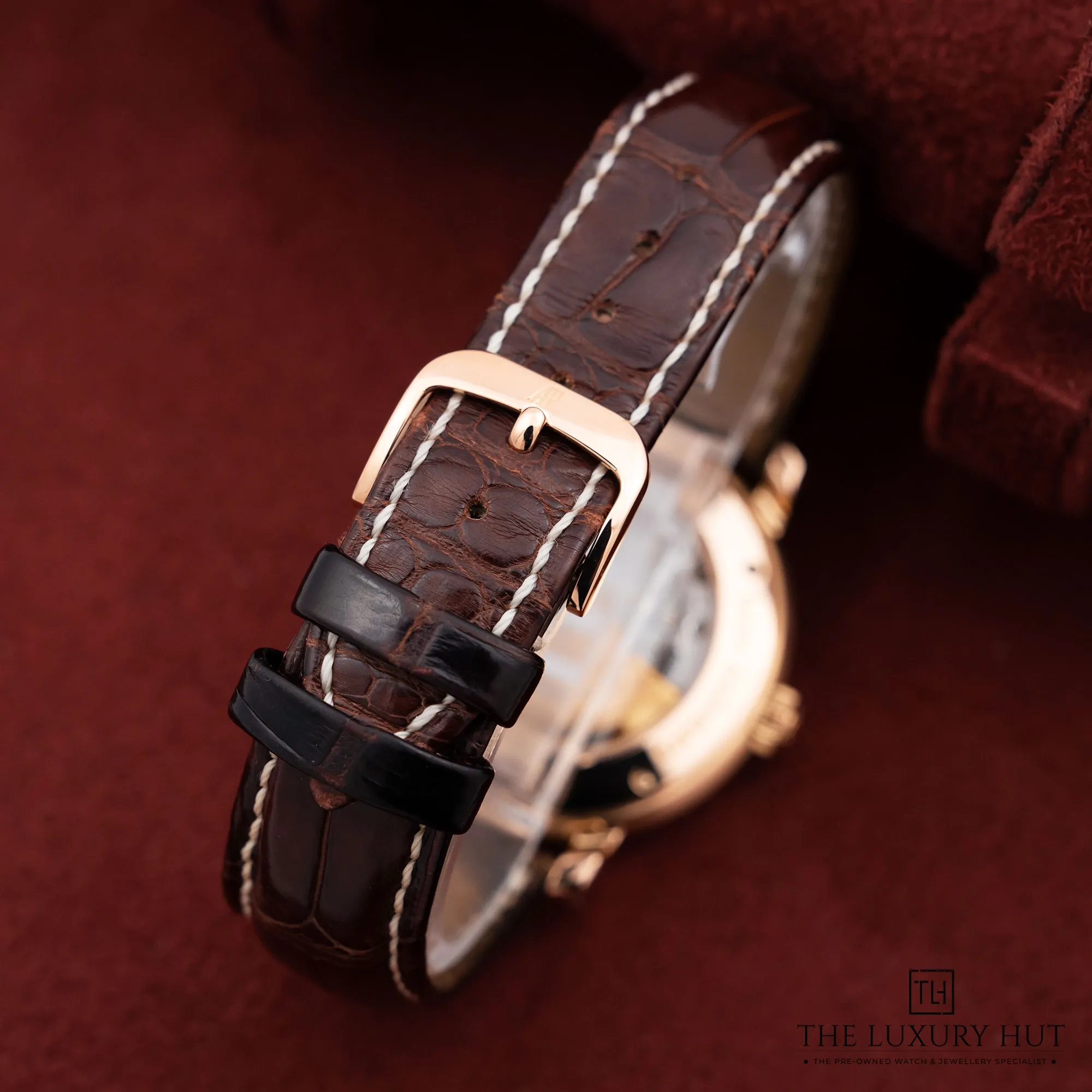 2026/07/cad376f7-55e0-41da-9923-f25ea1d7790cAudemars_Piguet_Jules_Audemars_White__LB977-c.jpg.webp
