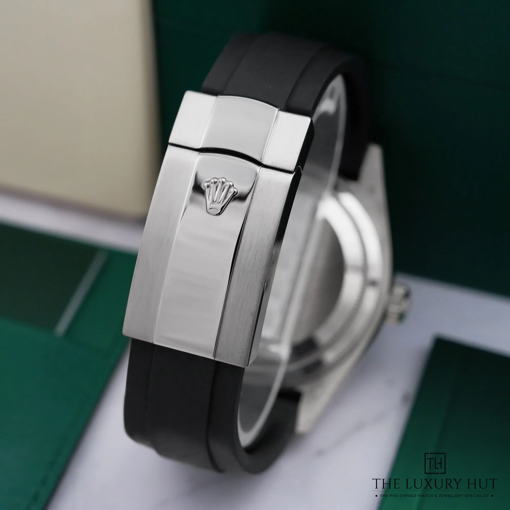 2026/07/d016de78-b40c-4ef6-b092-dab971e948bfRolex_Sky-Dweller_White_Gold_42mm_Black_LB957-e.jpg.webp