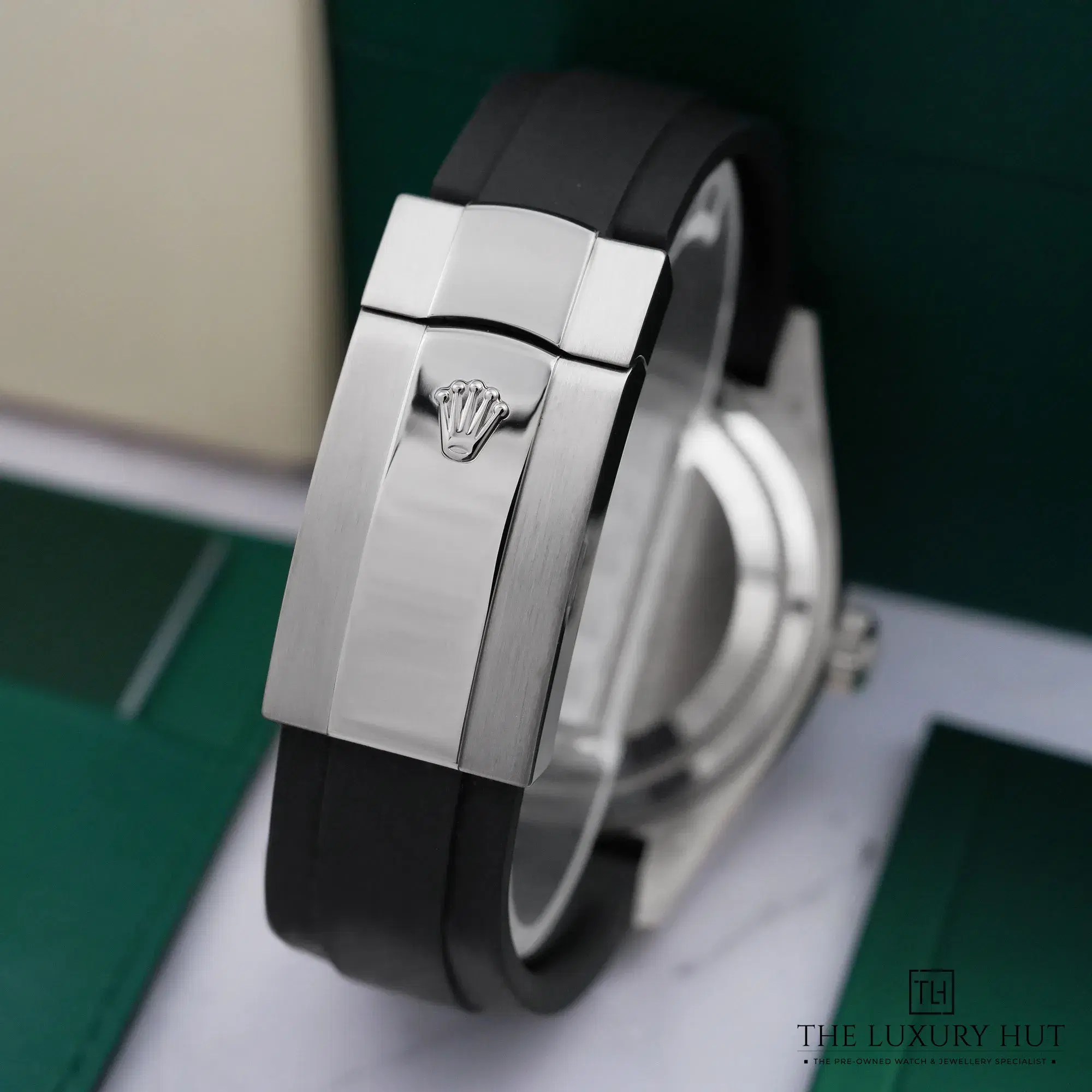 2026/07/d016de78-b40c-4ef6-b092-dab971e948bfRolex_Sky-Dweller_White_Gold_42mm_Black_LB957-e.jpg.webp