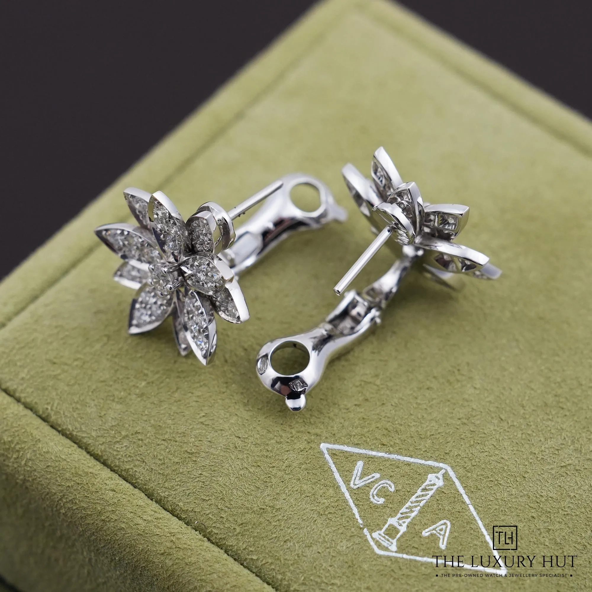 2026/07/deae90a2-d4c5-4317-a5fa-9ac37d7f5456Van_Cleef_Arpels_Lotus_Earrings_Small_52403-c.jpg.webp