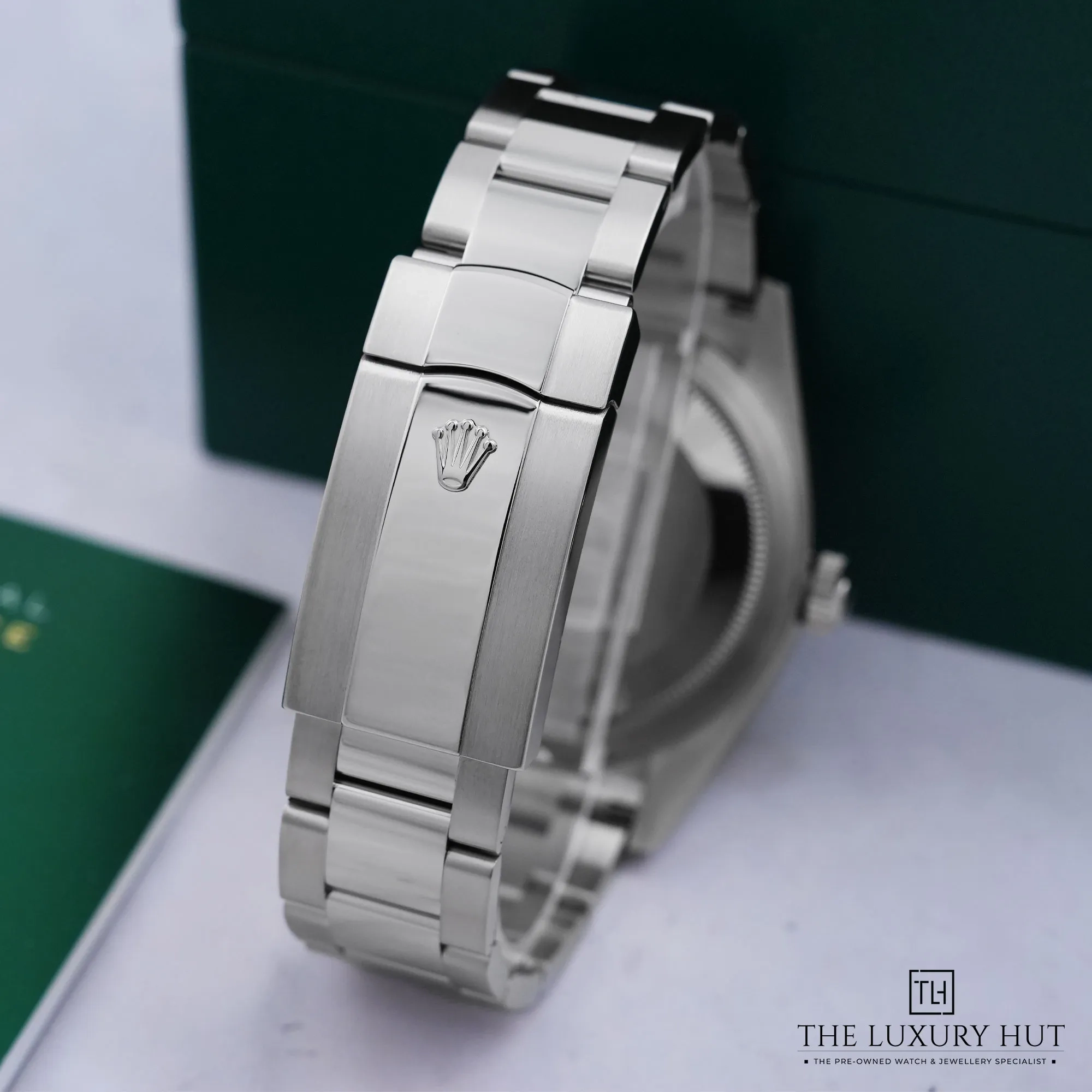 2026/07/e00095eb-fe00-4b7d-ba44-41d72906e3ecRolex_Sky-Dweller_Gold_42mm_Black_Dial_LB942-e.jpg.webp