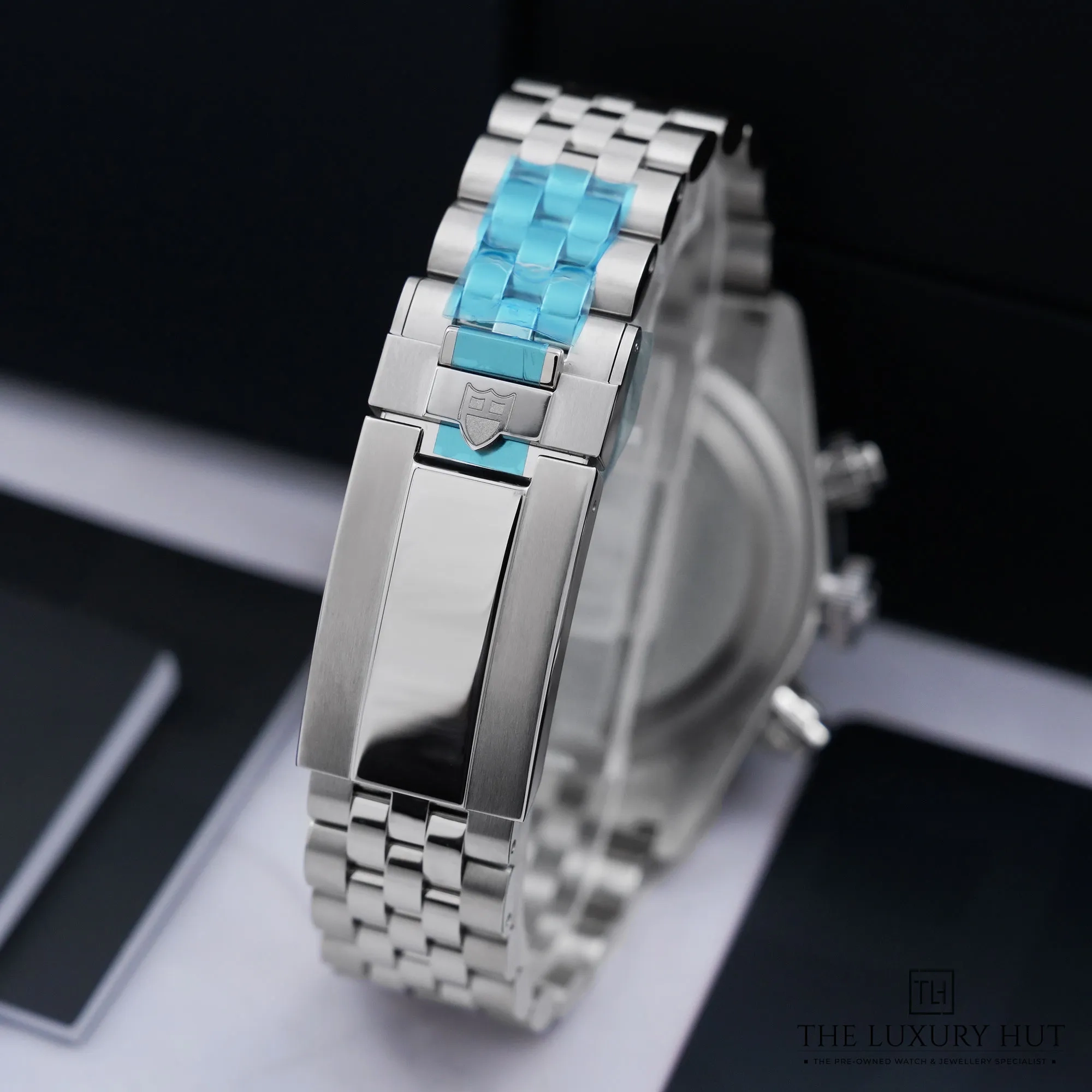 2026/07/e1a09db5-4ff3-4ac8-851c-a059f870d697Tudor_Black_Bay_Chrono_Steel_Turquoise_Flamingo_Blue_53199-f.jpg.webp