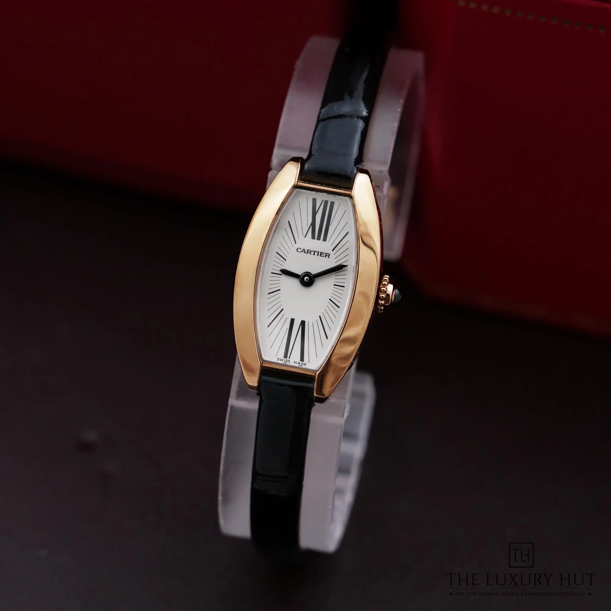 2026/07/e23dacb3-52d5-4fb1-988a-f92acaf5ac43Cartier_Mini_Tonneau_Lanières_Rose_Gold_Guilloché_53145-b.jpg.webp