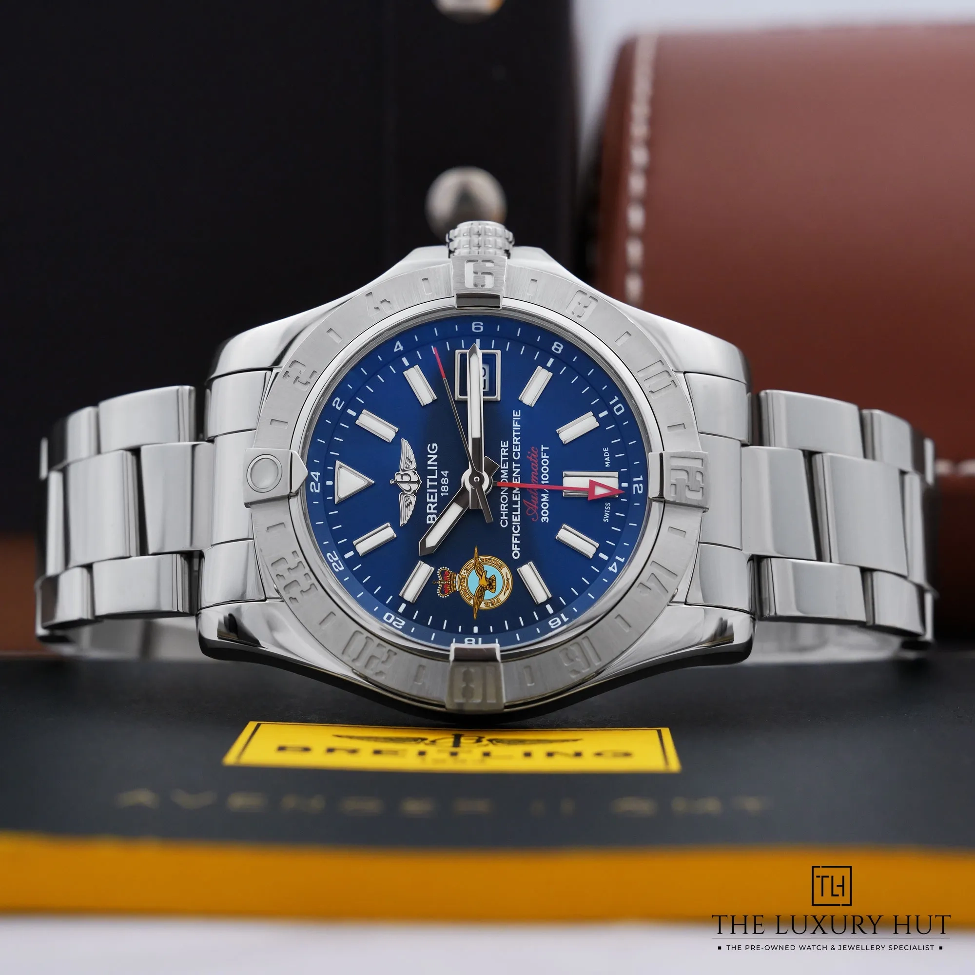 2026/07/e2fa706e-14e9-4c4c-842a-6b906301f408Breitling_Avenger_II_GMT_RAF100_43mm_Blue_53067-c.jpg.webp