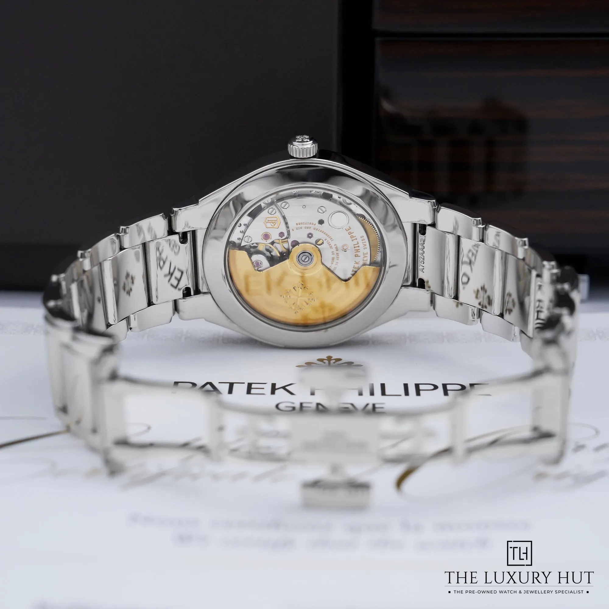 2026/07/e5d59ad3-e8b1-4d43-bc34-3d4276086ba7Patek_Philippe_Twenty~4_Steel_36_Olive_Green_Dial_LB974-d.jpg.webp