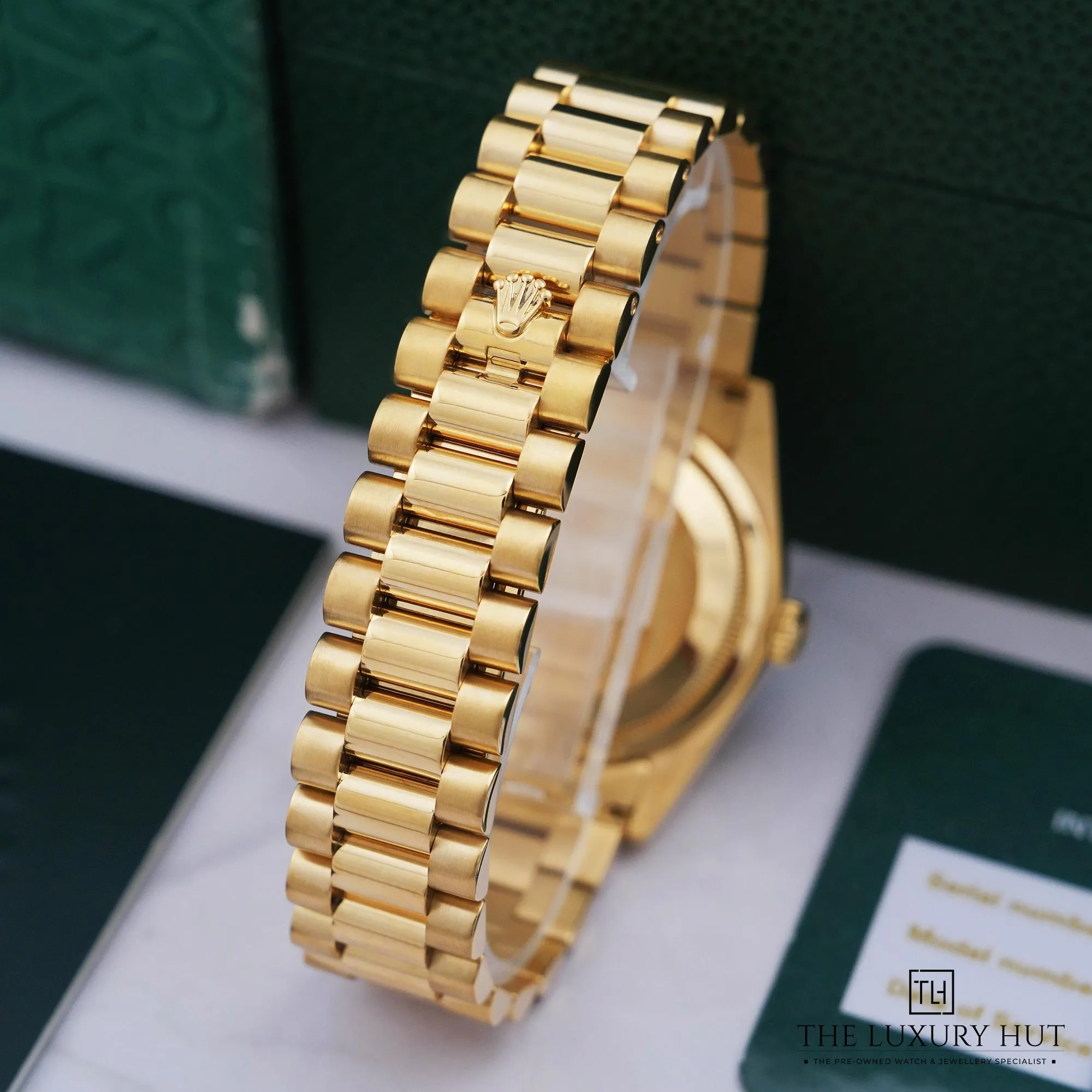 2026/07/e639a2df-b383-4bd3-a4eb-1d18d321ca02Rolex_Day-Date_36_Yellow_Gold_Blue_Baton_Dial_53151-e.jpg.webp