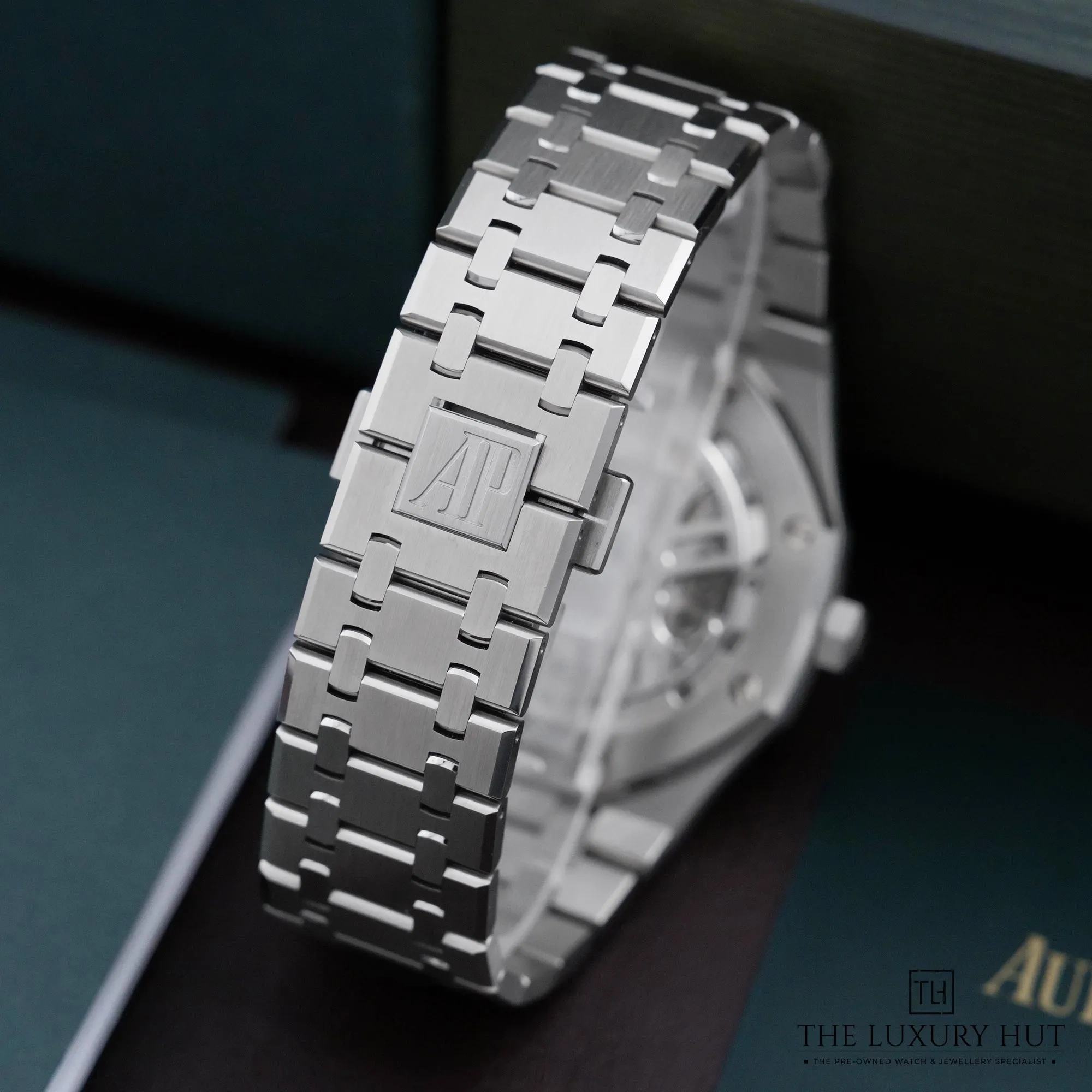 2026/07/e812b50c-4ce1-428f-a94e-3fc86b71f3d7Audemars_Piguet_Royal_Oak_Steel_41mm_Khaki_Green_LB924-e.jpg.webp