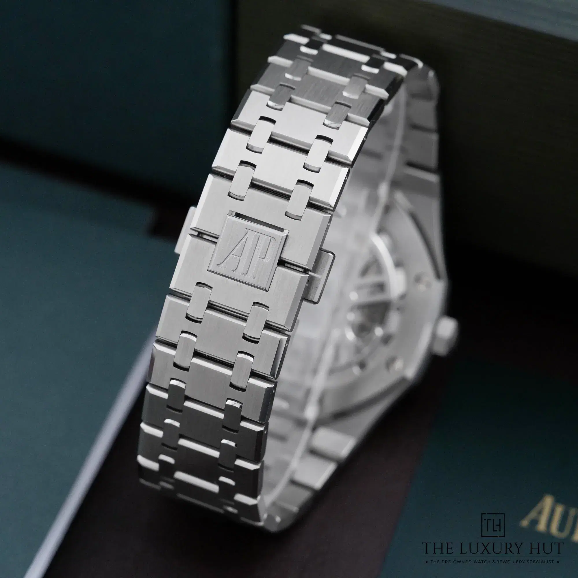 2026/07/e812b50c-4ce1-428f-a94e-3fc86b71f3d7Audemars_Piguet_Royal_Oak_Steel_41mm_Khaki_Green_LB924-e.jpg.webp
