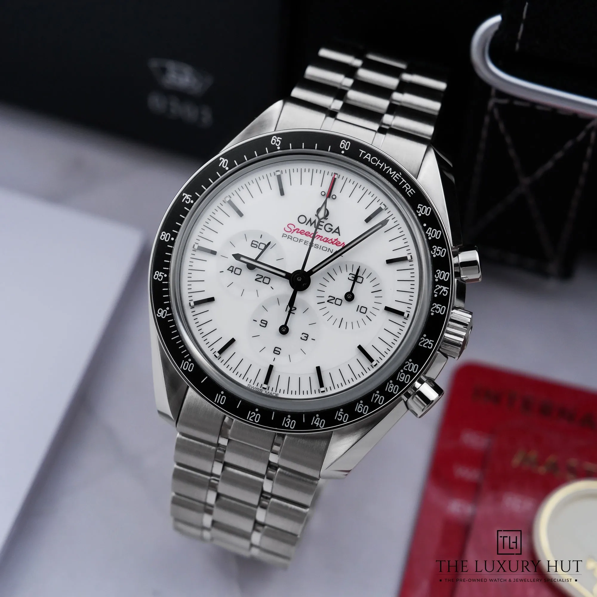 2026/07/ea7efcea-b5b2-4dc6-8791-57ad59c387f6Omega_Speedmaster_Moonwatch_Professional_White_LB937-b.jpg.webp