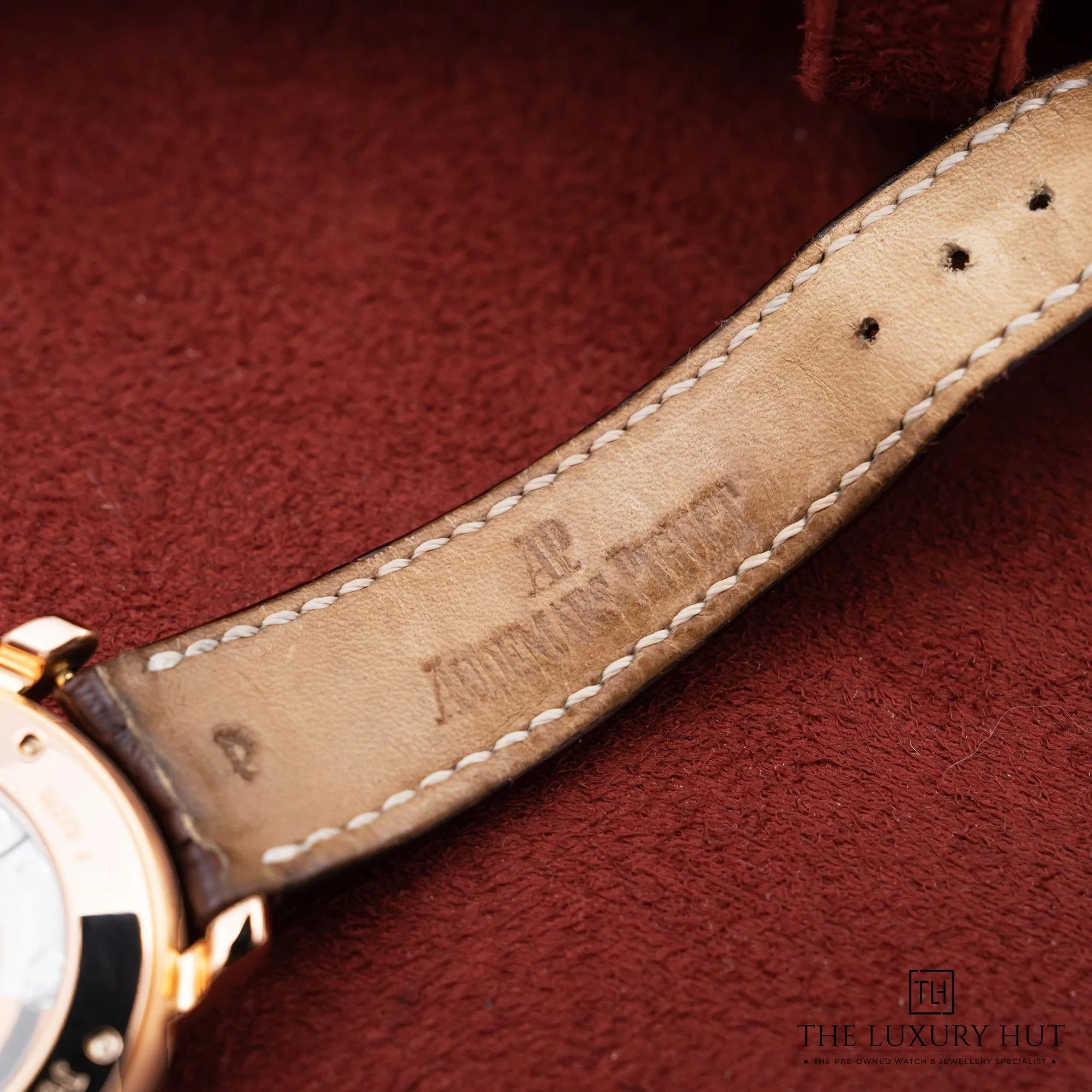 2026/07/ed1dfe7e-fb30-47fb-a1f2-3c3f6f20a2a9Audemars_Piguet_Jules_Audemars_White__LB977-e.jpg.webp