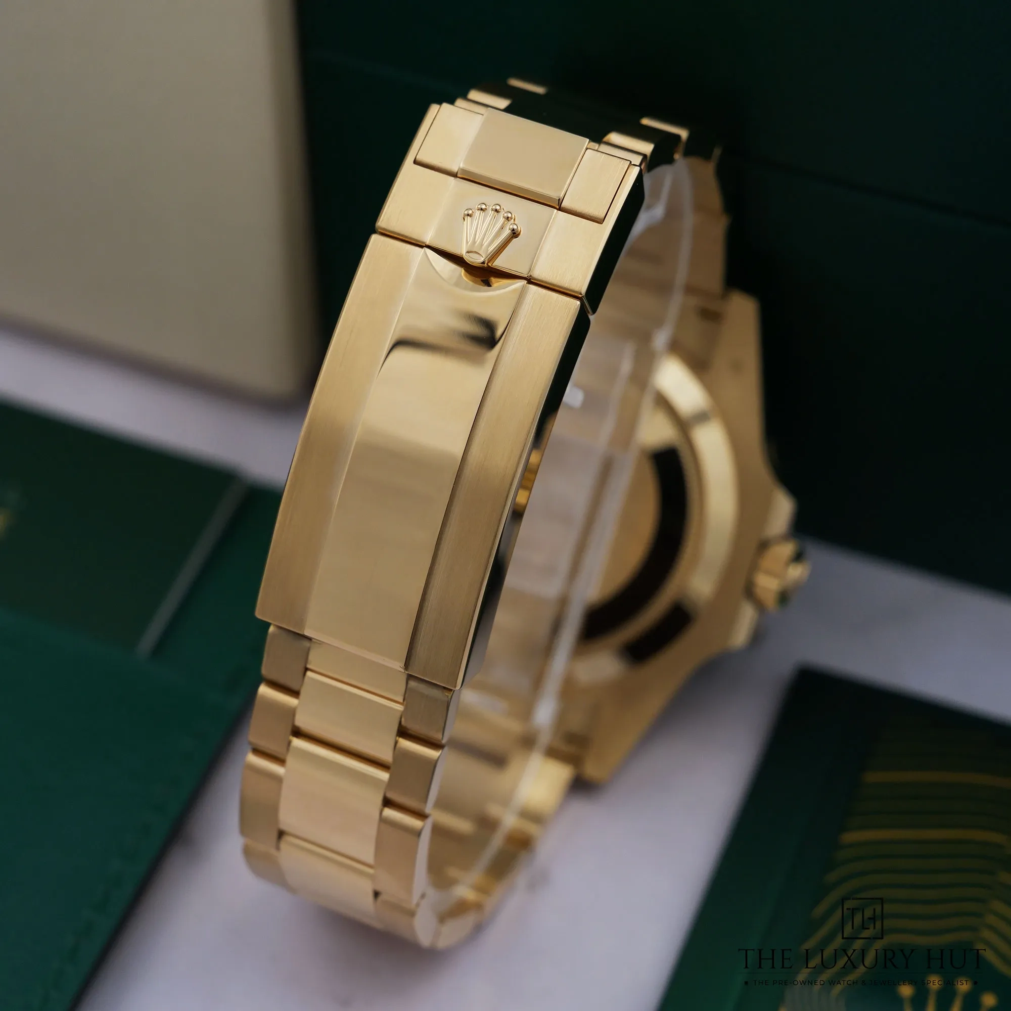 2026/07/f3dc63a0-d76a-4130-a1a0-b61f605fe174Rolex_Submariner_Date_Yellow_Gold_41mm_Black_53194-e.jpg.webp