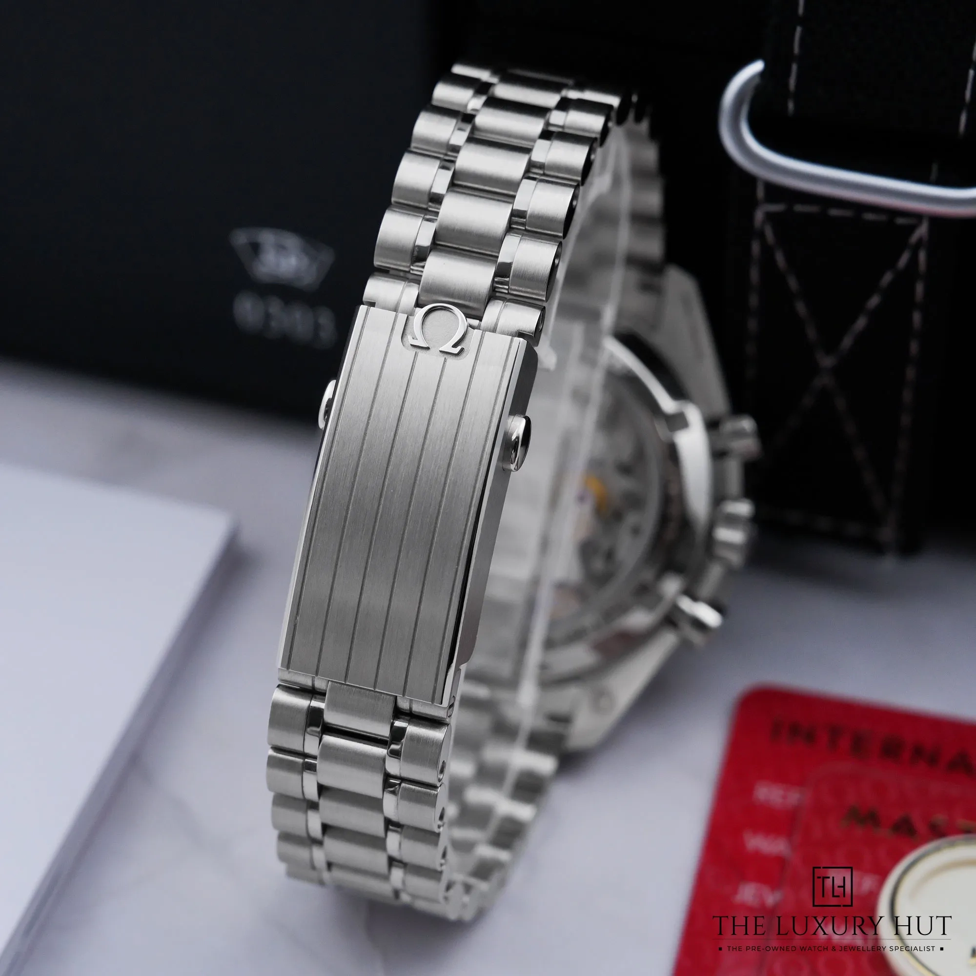 2026/07/f873f780-650a-4dae-ab26-bb9f9fdd79baOmega_Speedmaster_Moonwatch_Professional_White_LB937-e.jpg.webp