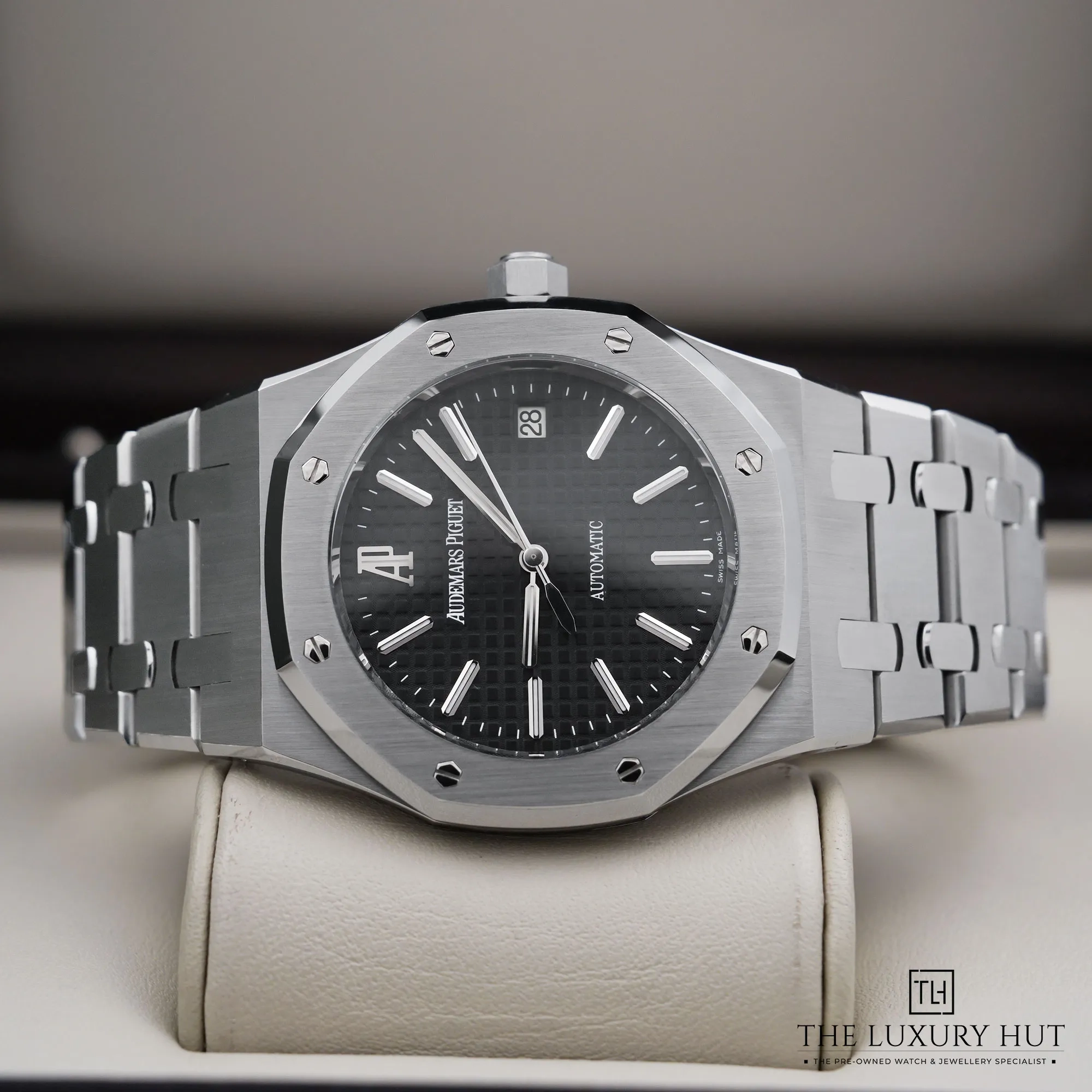 2026/07/facf2a9a-b6ba-443b-b41c-a49a1321efc6Audemars_Piguet_Royal_Oak_Steel_39mm_Black_53001-c.jpg.webp