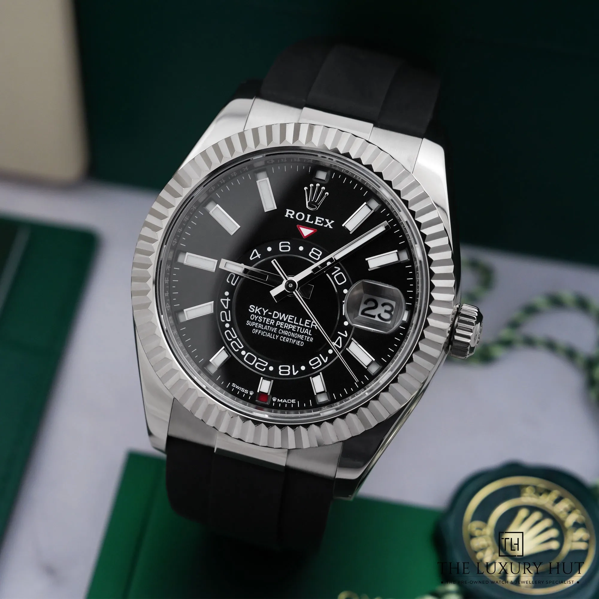 2026/07/fcb8b528-6ada-4ba0-8631-507cc98f5edeRolex_Sky-Dweller_White_Gold_42mm_Black_LB957-b.jpg.webp