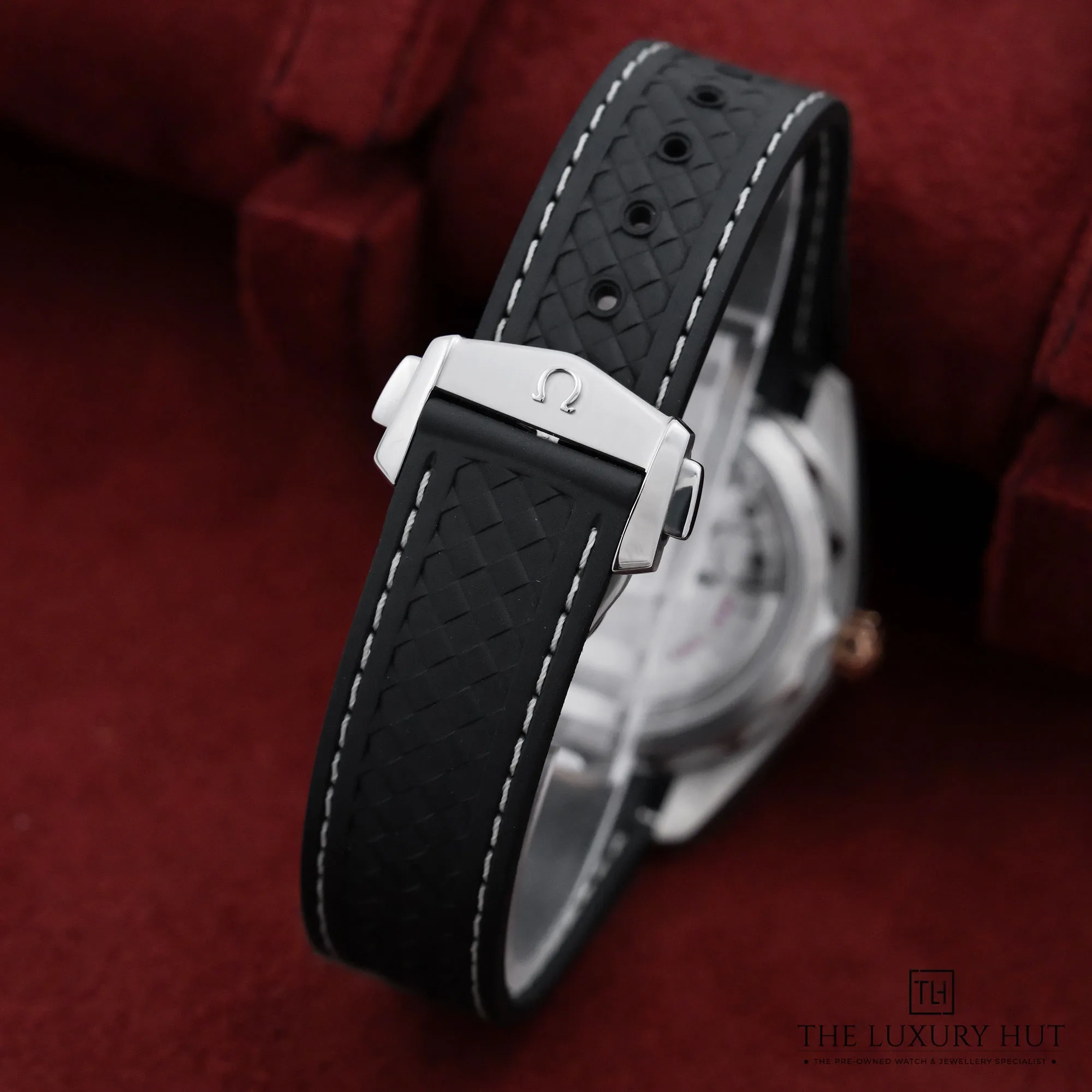 2026/08/022efb18-55c6-42e4-923a-5b44444ac4e2Omega_Seamaster_Aqua_Terra_Steel_Gold_Silver_53314-e.jpg.webp