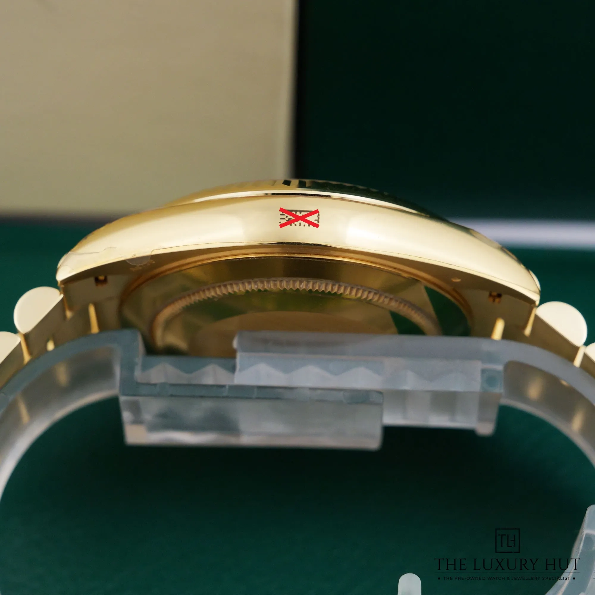 2026/08/15798bd0-5e19-4a9b-b84a-a18024ed5687Rolex_Day-Date_40_Yellow_Gold_Champagne_Roman_53243-f.jpg.webp